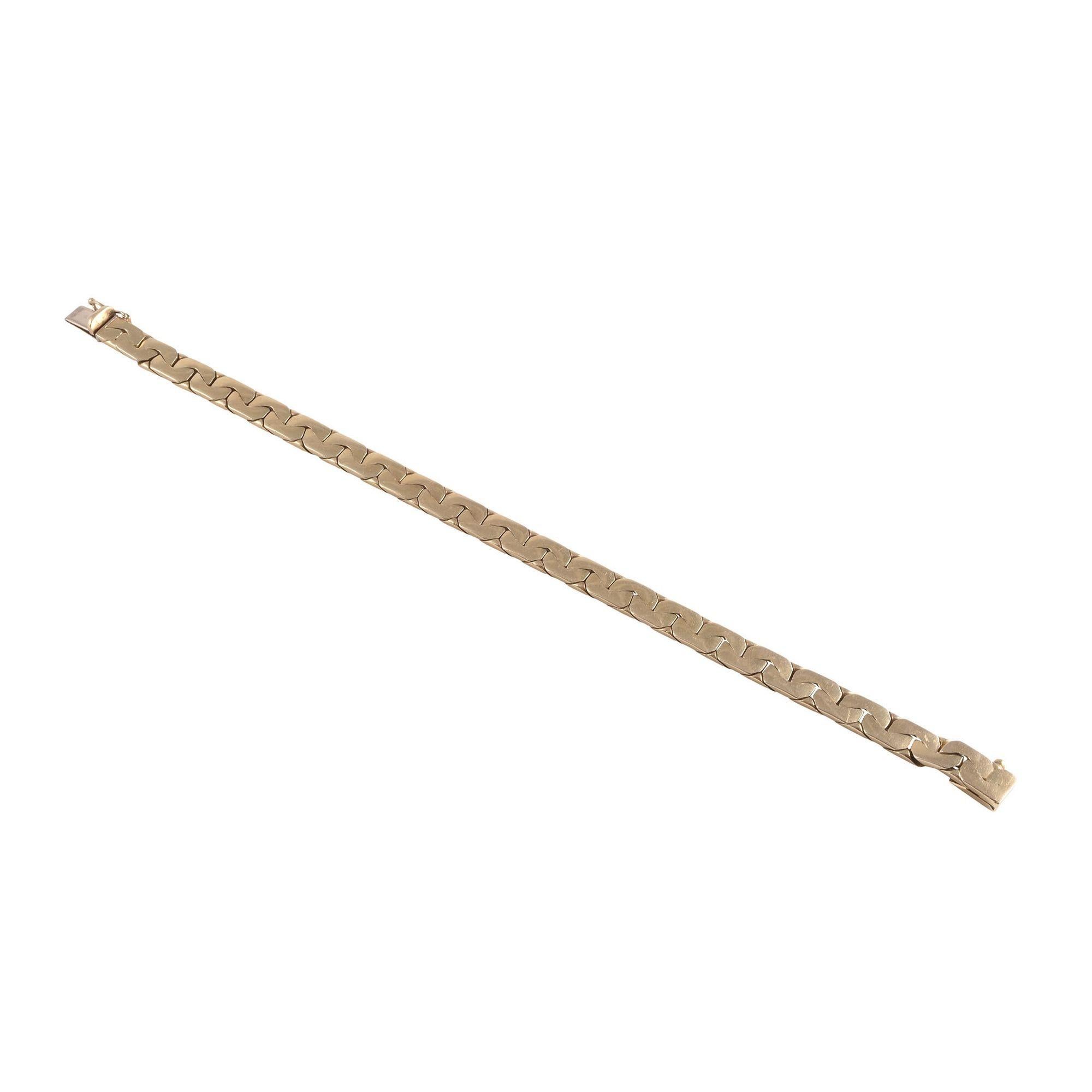 Schweres Goldarmband für Herren, um 1970. Dieses Herrenarmband im Vintage-Stil ist aus 14 Karat Gelbgold gefertigt und verfügt über einen verdeckten Verschluss und einen Sicherheitsverschluss. Das Vintage-Armband wiegt 30 Gramm. [KIMH 2112 P]
