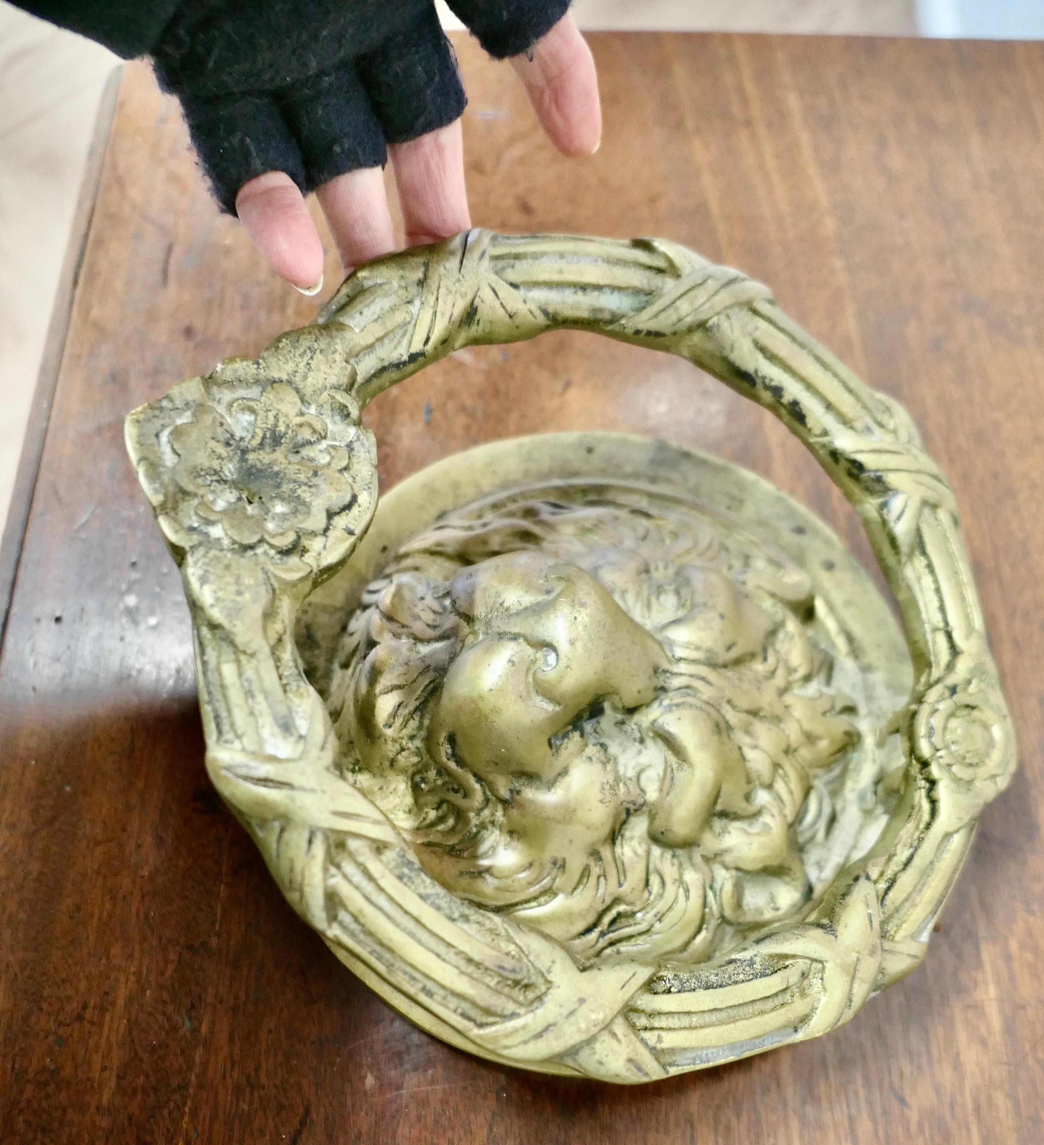 Heavy Gothic Lion’s Mask Brass Door Knocker In Good Condition For Sale In Godshill, Isle of Wight