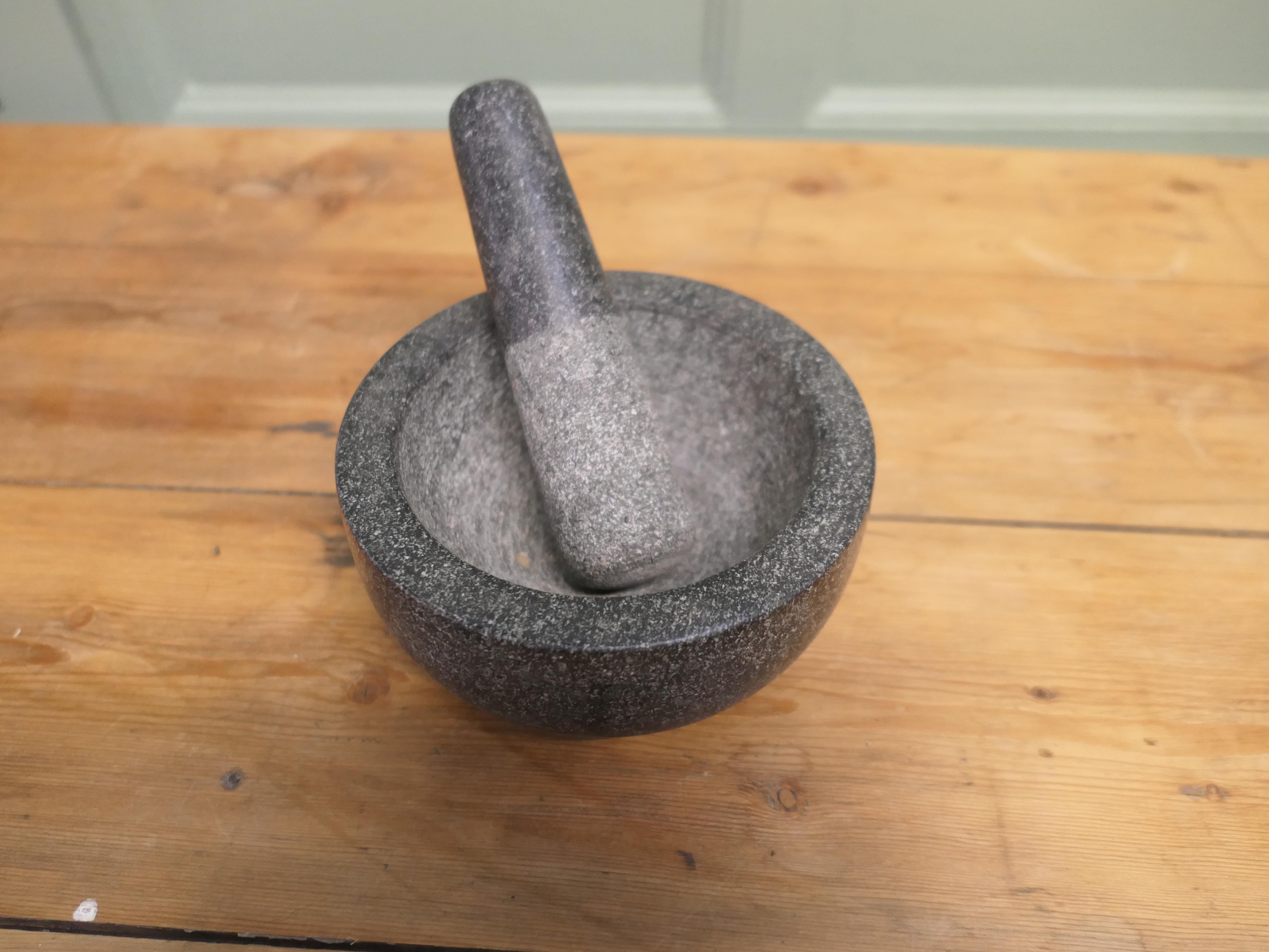 Mid-Century moderno Pestello e mortaio in granito pesante Una coppia classica in vendita