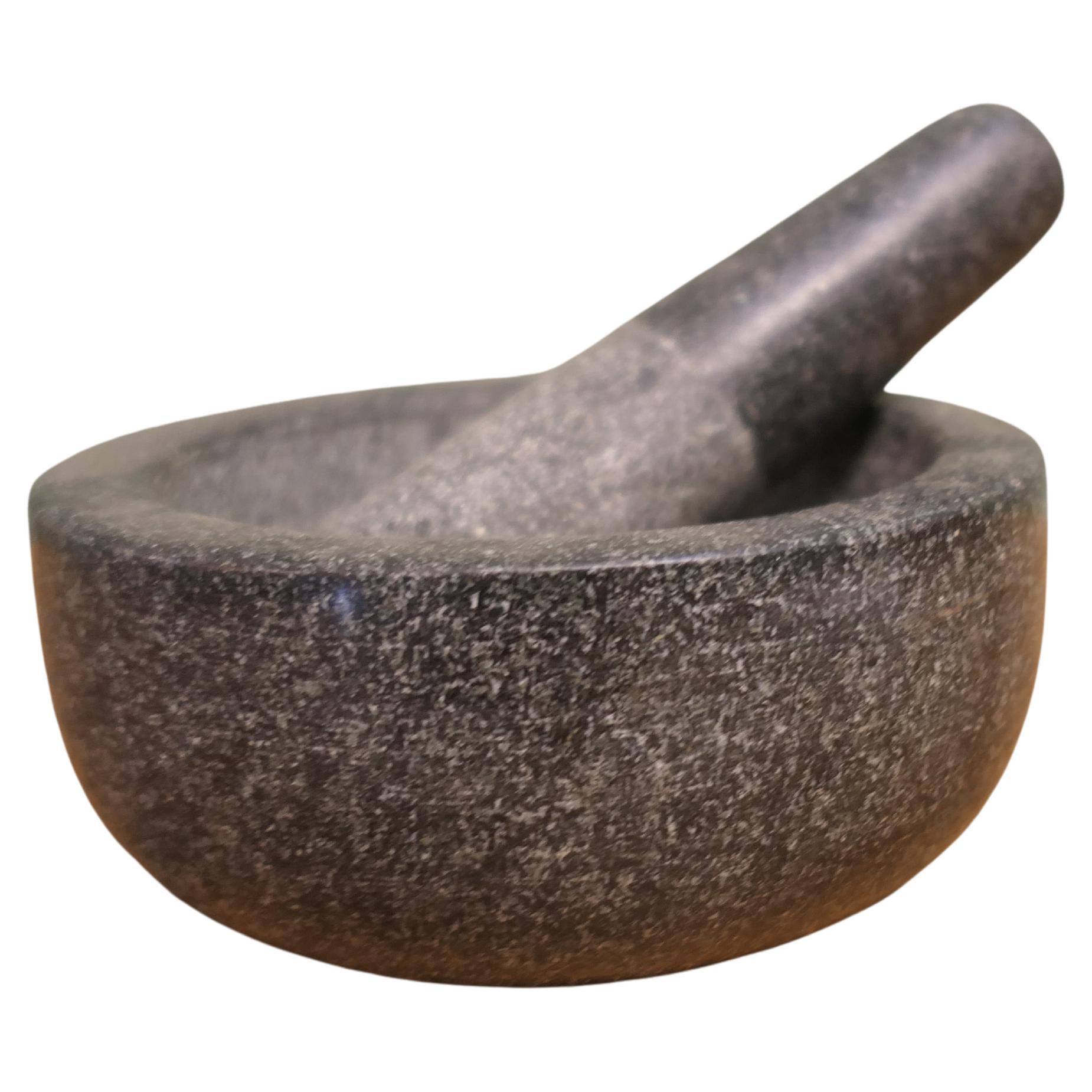 Pestello e mortaio in granito pesante Una coppia classica