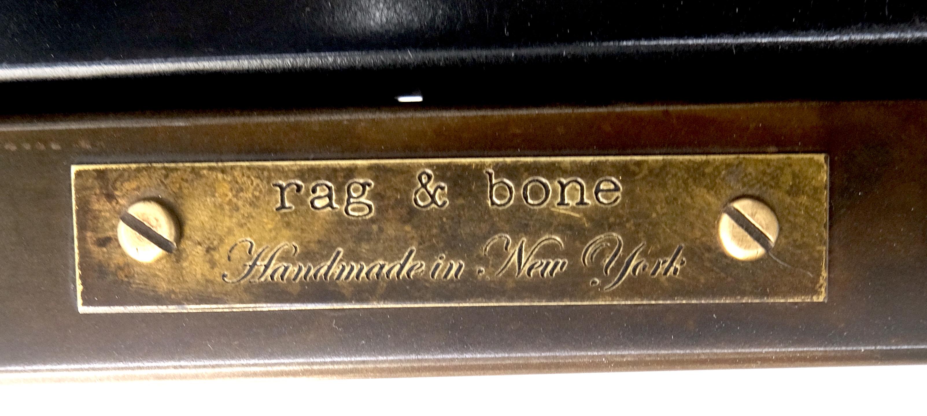 Piano in ardesia grigia pesante 30x60 Rettangolo con base in finitura bronzo Tavolo da lavoro per biblioteca MINT. Rag & Bone New York!
