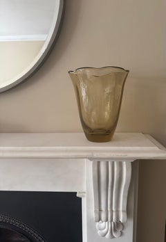 Vase en verre lourd soufflé à la main avec bord festonné