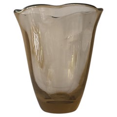 Vase en verre lourd soufflé à la main avec bord festonné