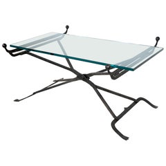 Table basse en fer forgé à la main avec plateau en verre  D'après Samuel Yellin