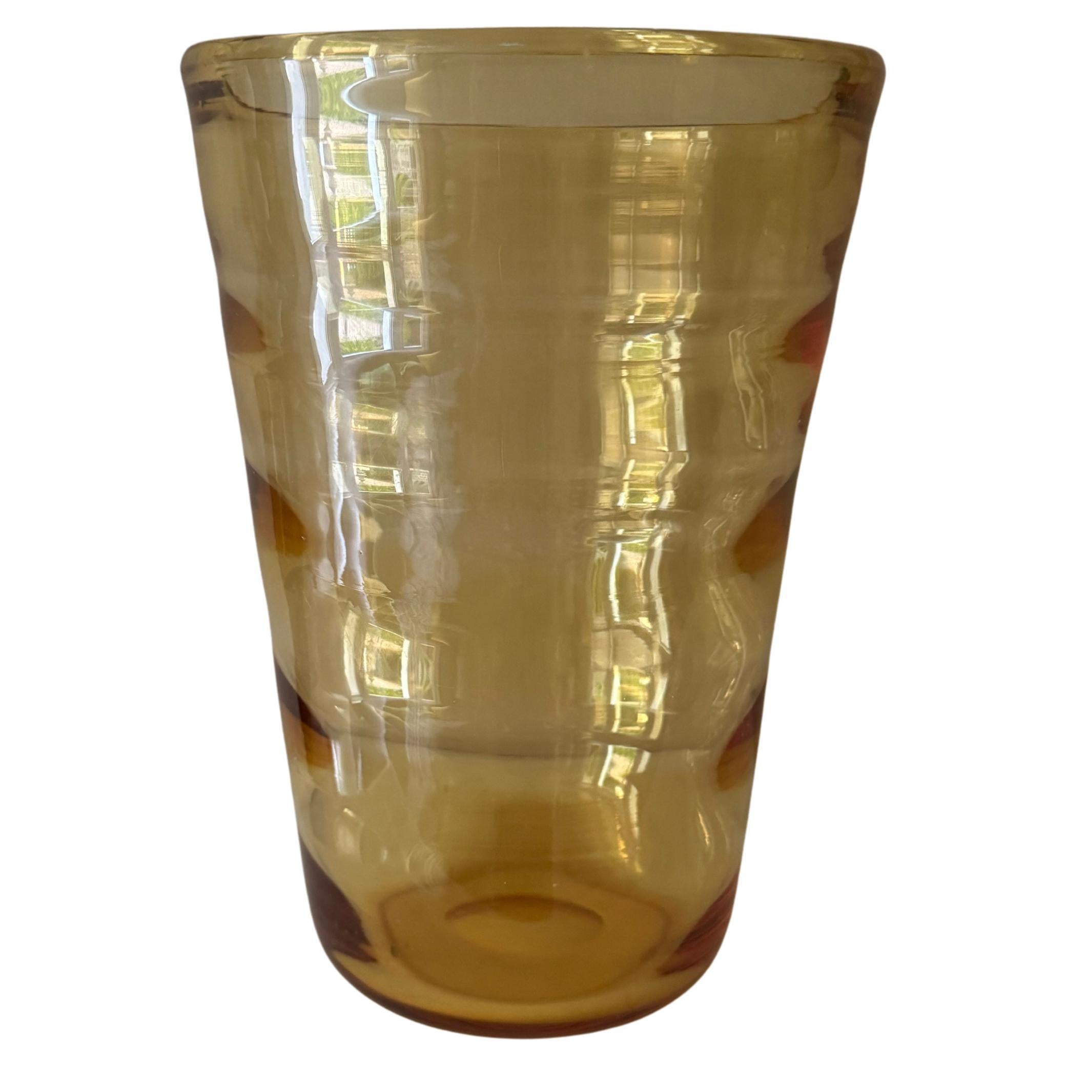 Vaso pesante in vetro soffiato a mano di colore ambrato in vendita