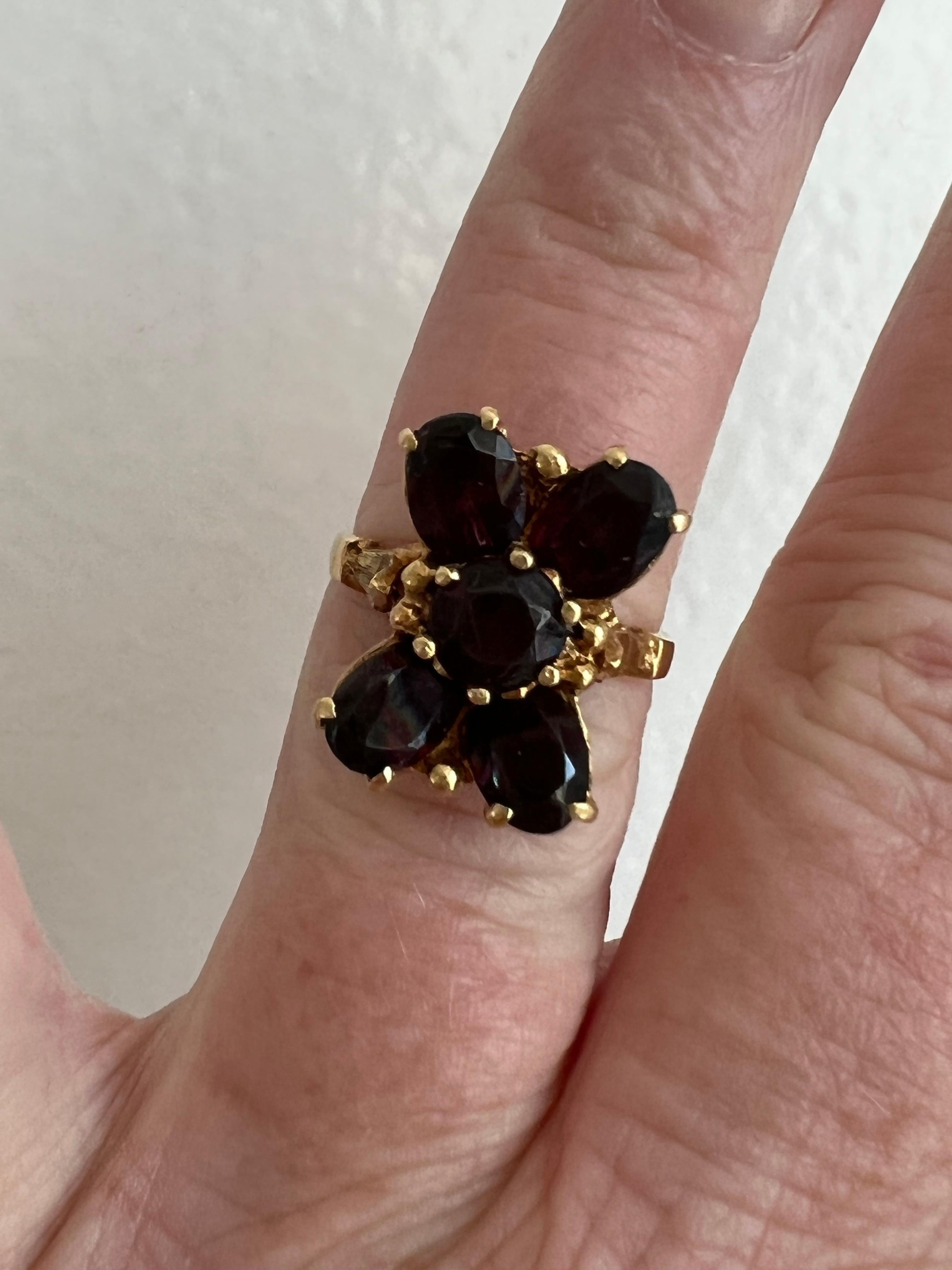 Heavy Italian Antique 18K Yellow Gold Garnet Ring, 4.00cts. In Good Condition For Sale In San Francisco, CA