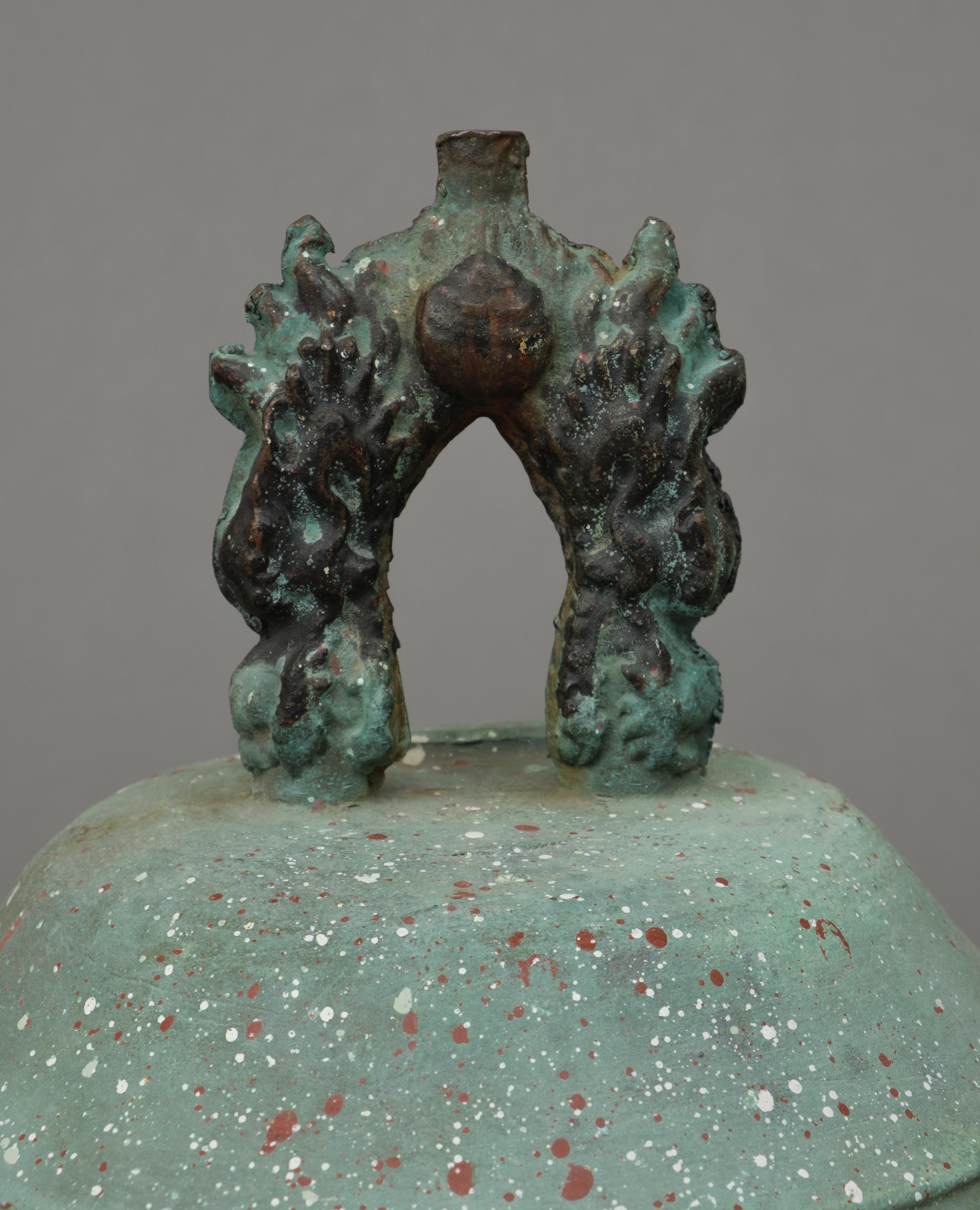 Cast Heavy, Japanese bronze temple bell 梵鐘 (bonshô) of traditional shape For Sale