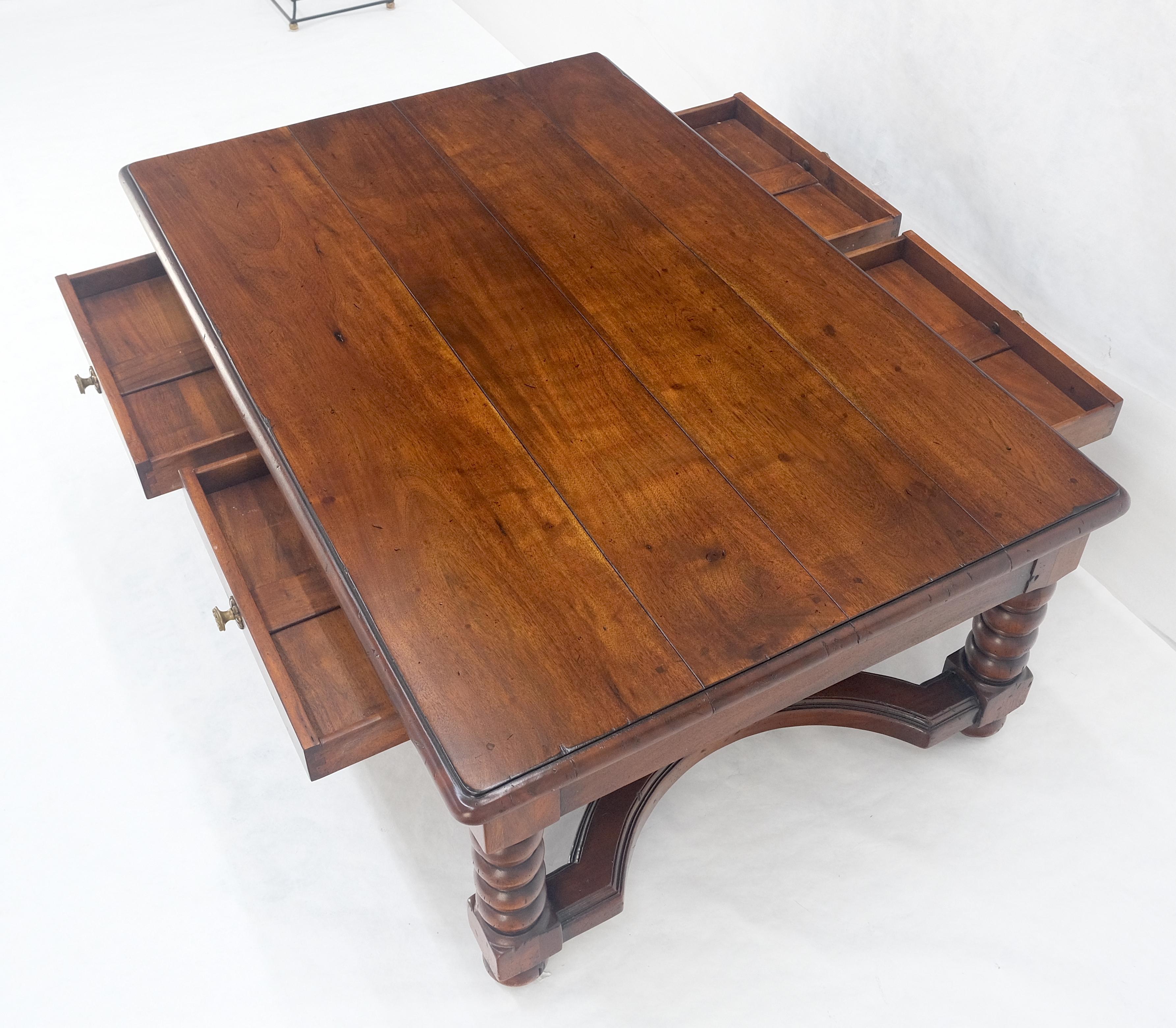 Mesa de centro italiana de caoba maciza 30x54 colonial española con cajón Moderno de mediados de siglo en venta