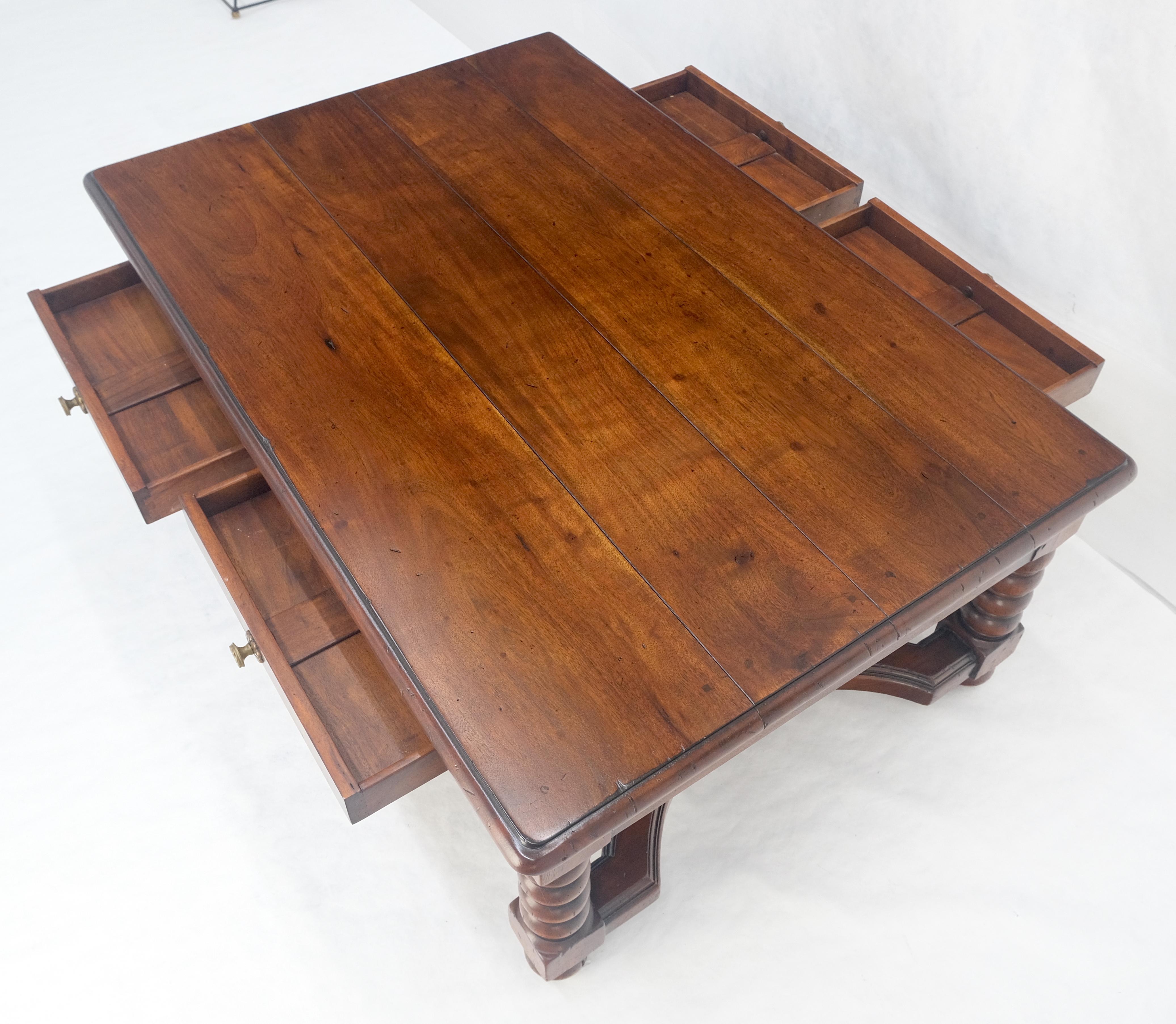 Mesa de centro italiana de caoba maciza 30x54 colonial española con cajón Tallado en venta