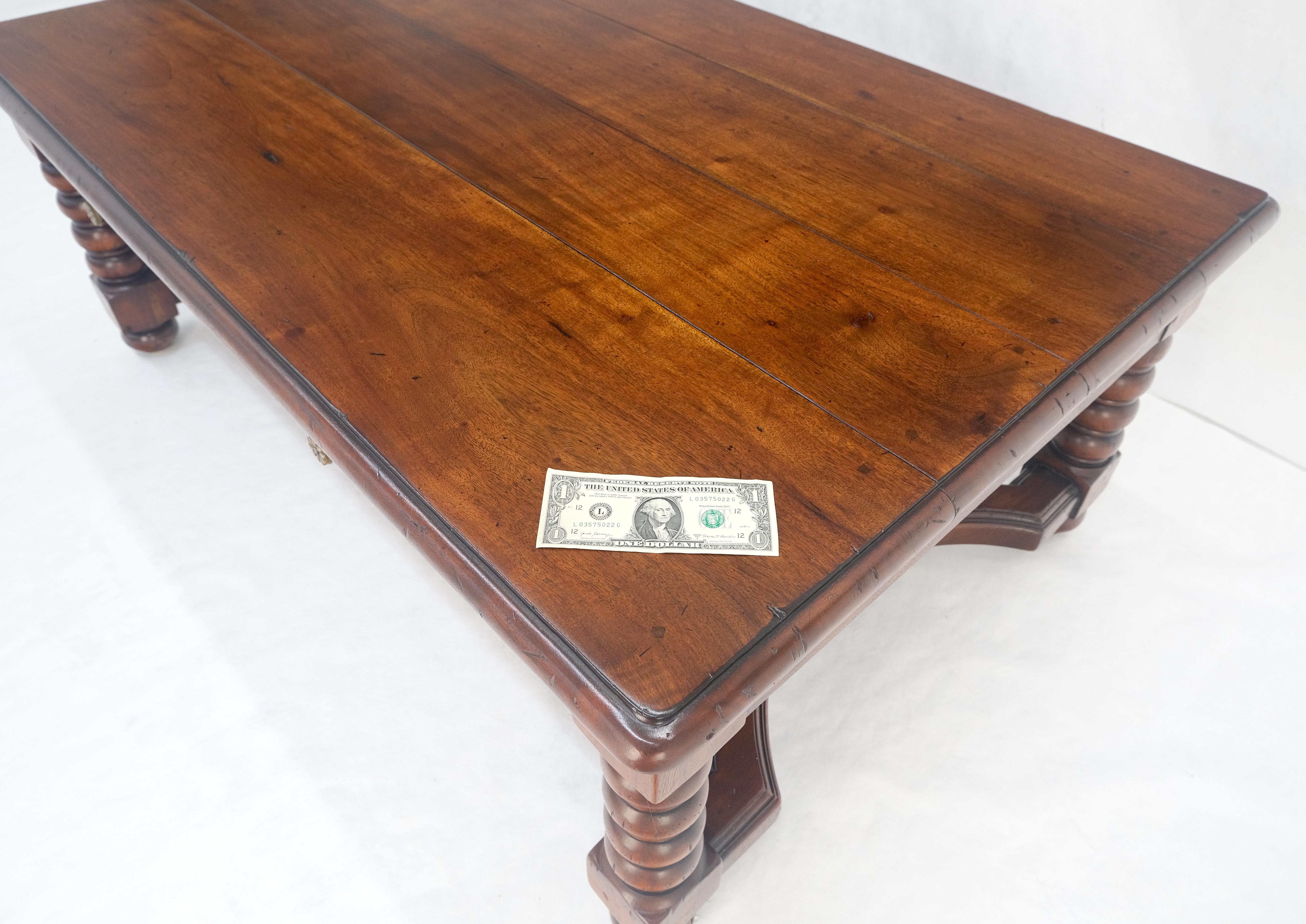 Mesa de centro italiana de caoba maciza 30x54 colonial española con cajón siglo XX en venta