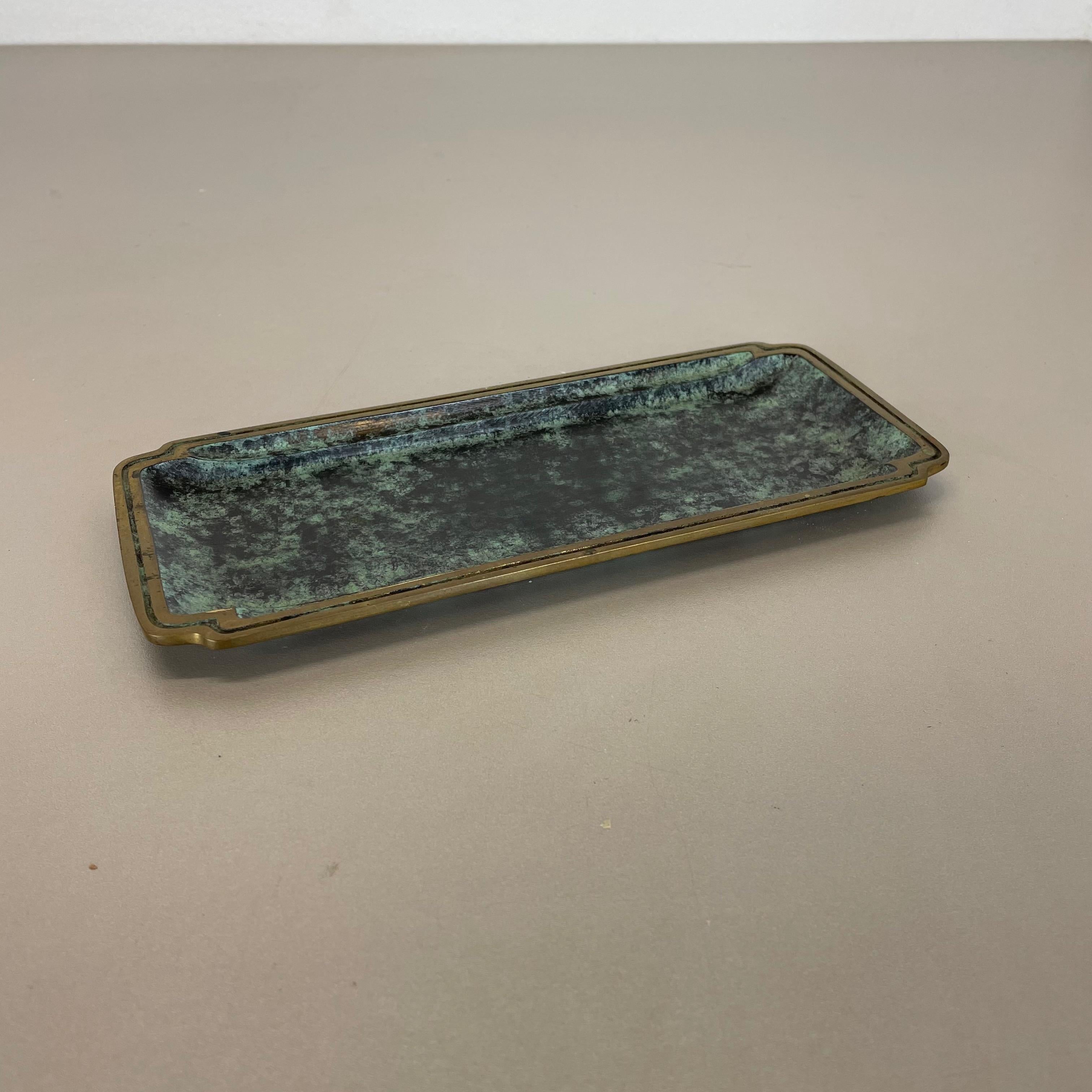 Article:

Brass metal shell plate element


Origin:

Germany


Material:

Brass




Wonderful metal element shell plate made in Germany in the 1950. high quality 1950s handmade fabrication of solid brass, with nice formed edges.