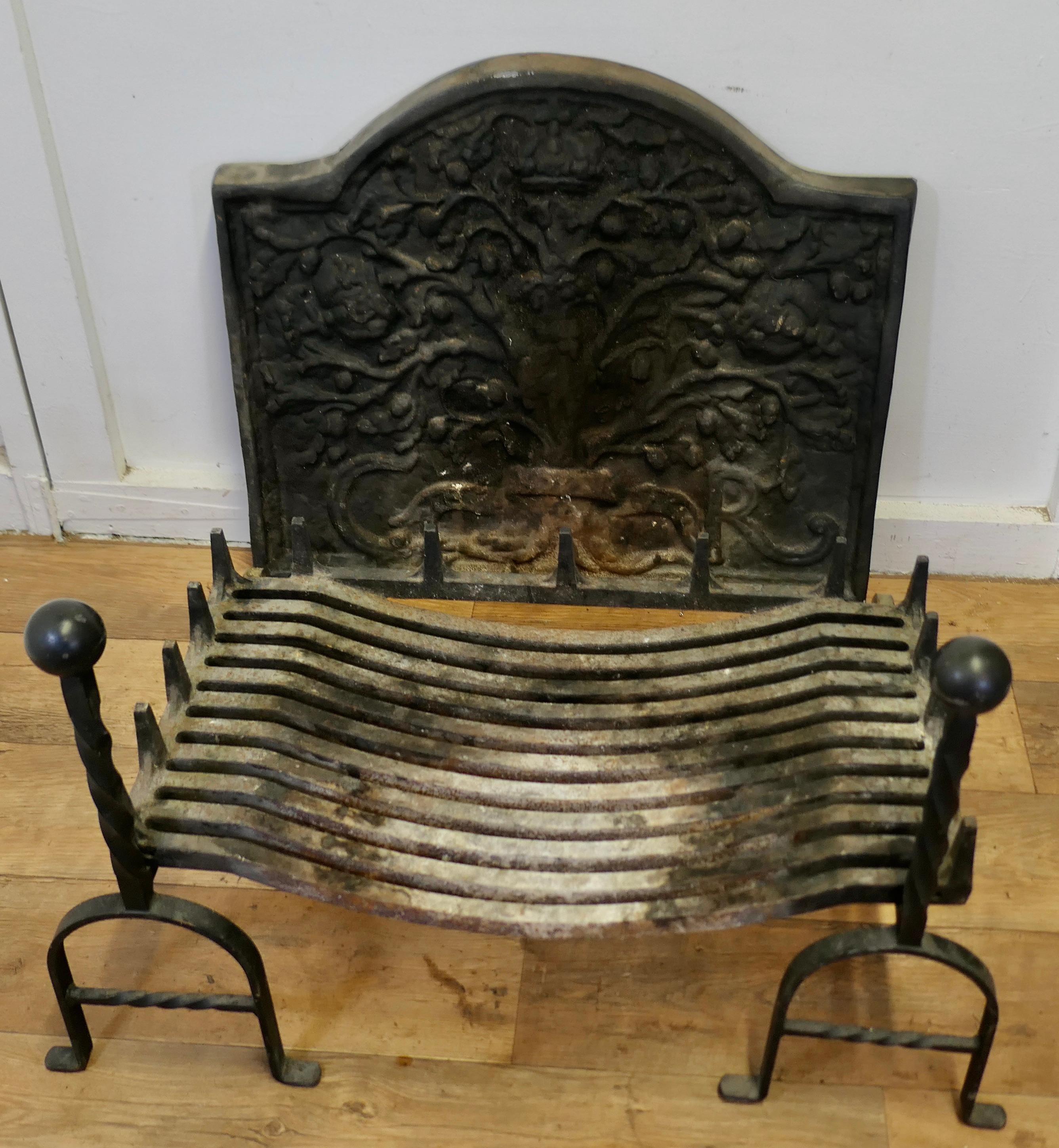 Heavy Large Fire Grate with Chimney Back     In Good Condition For Sale In Chillerton, Isle of Wight