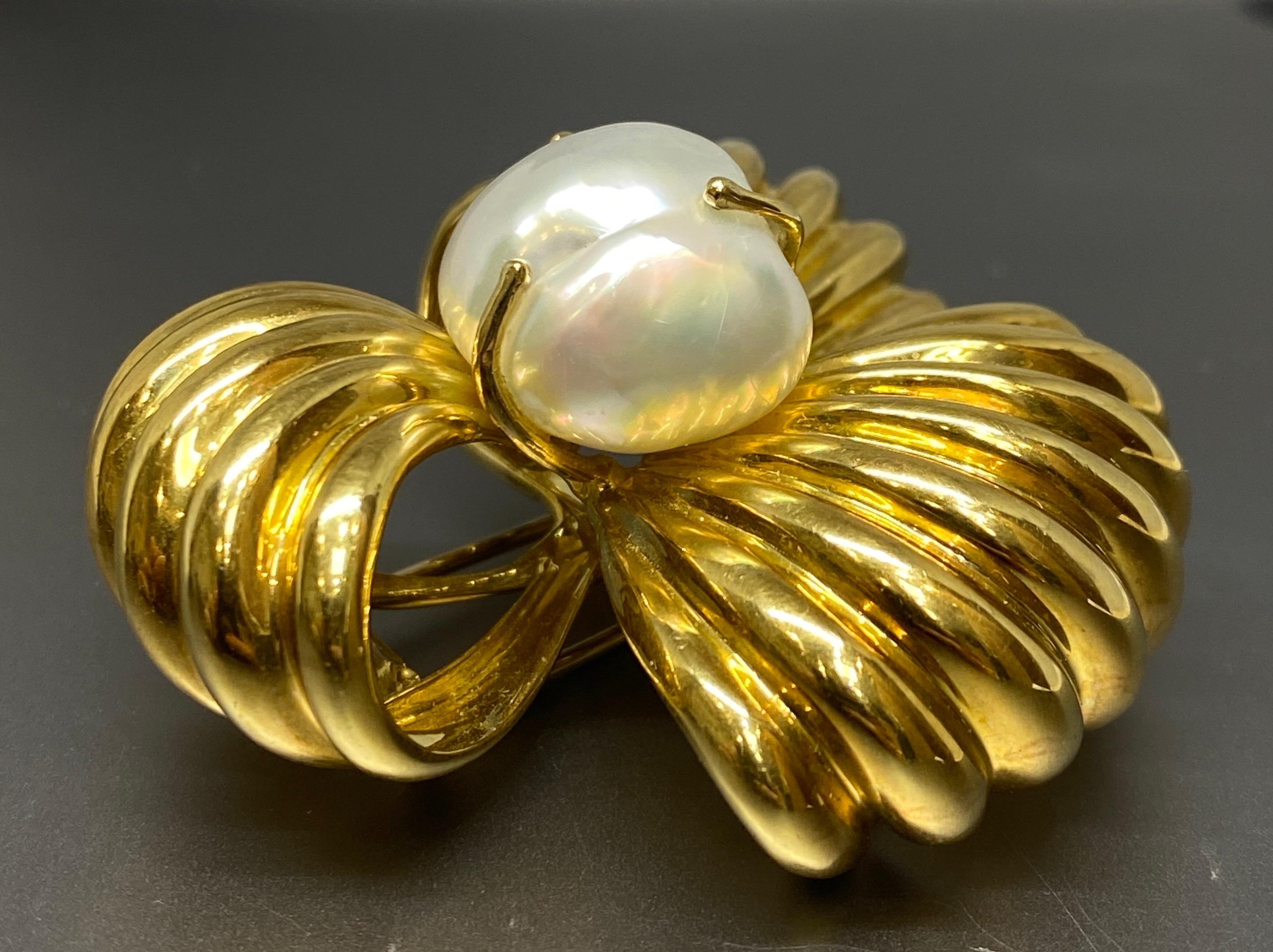 Heavy Large White Baroque Pearl 18k Yellow Gold Bow Ribbon Brooch, Pin  For Sale 5
