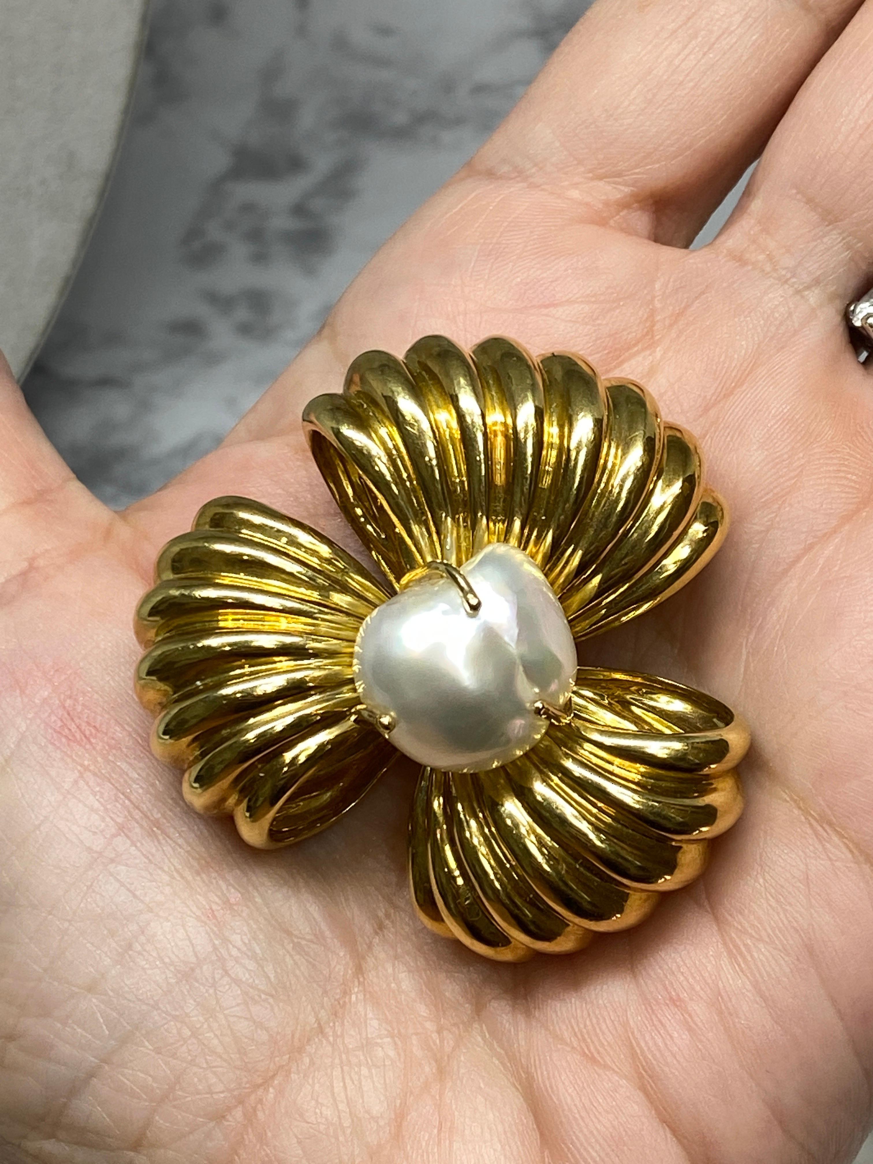 Heavy Large White Baroque Pearl 18k Yellow Gold Bow Ribbon Brooch, Pin  For Sale 7