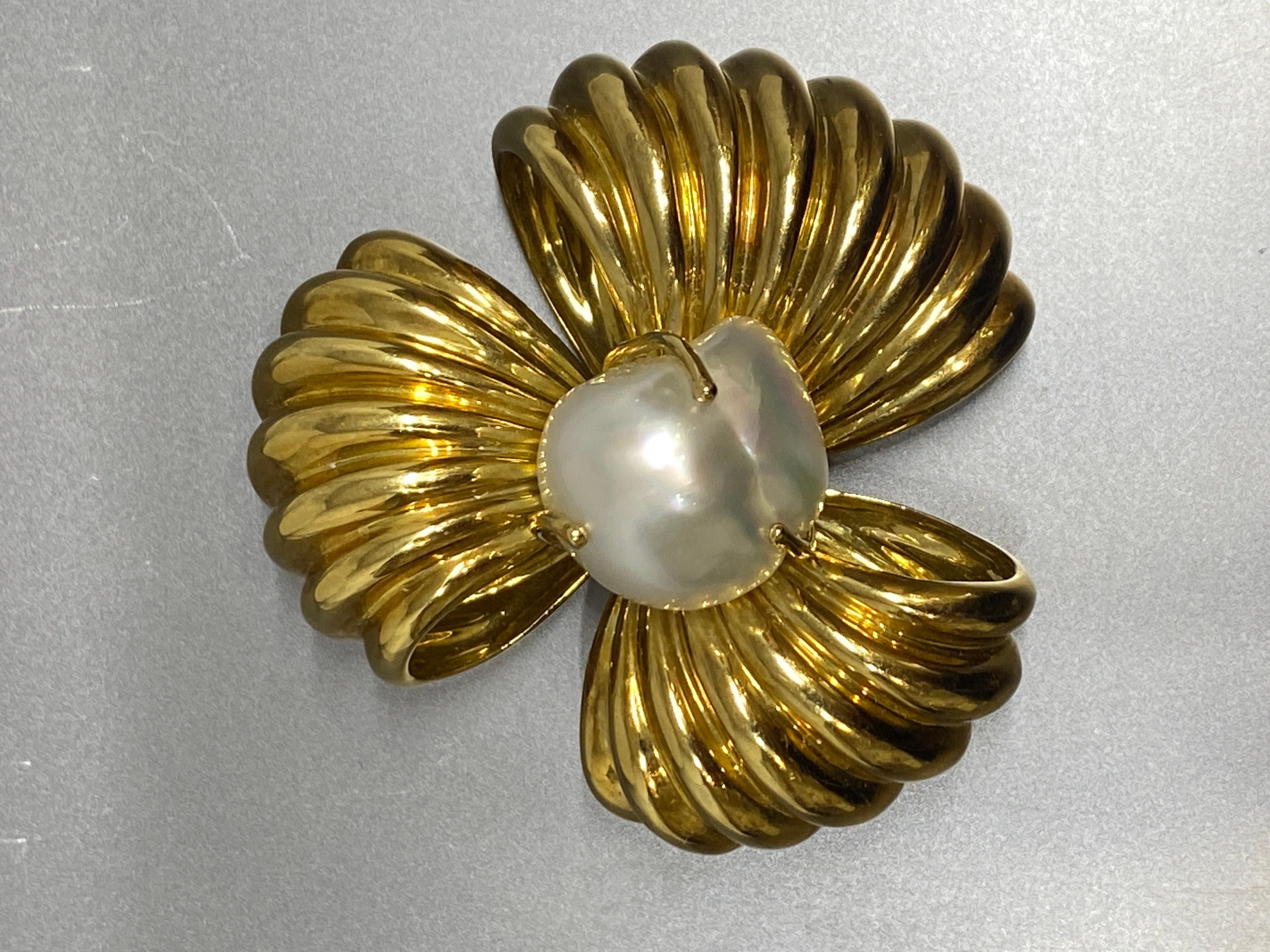 Heavy Large White Baroque Pearl 18k Yellow Gold Bow Ribbon Brooch, Pin  For Sale 9