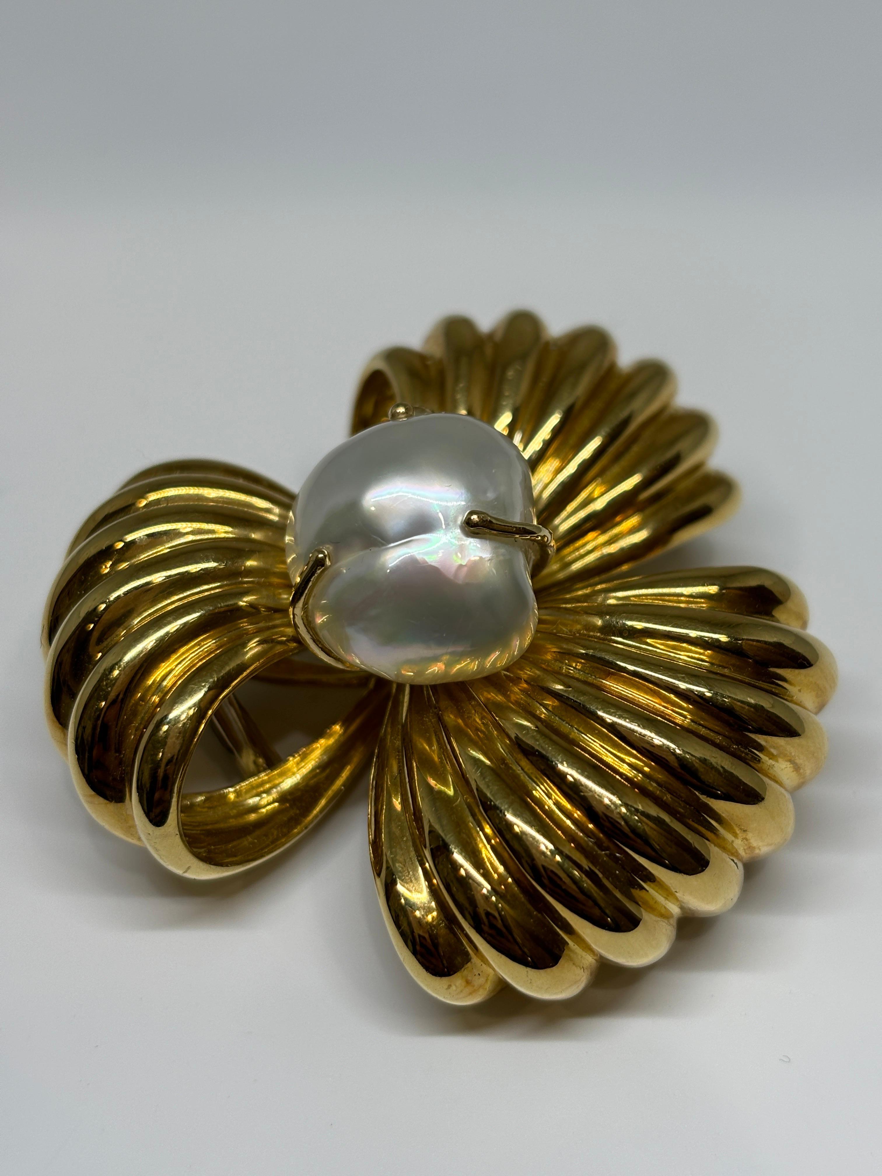 Women's or Men's Heavy Large White Baroque Pearl 18k Yellow Gold Bow Ribbon Brooch, Pin  For Sale