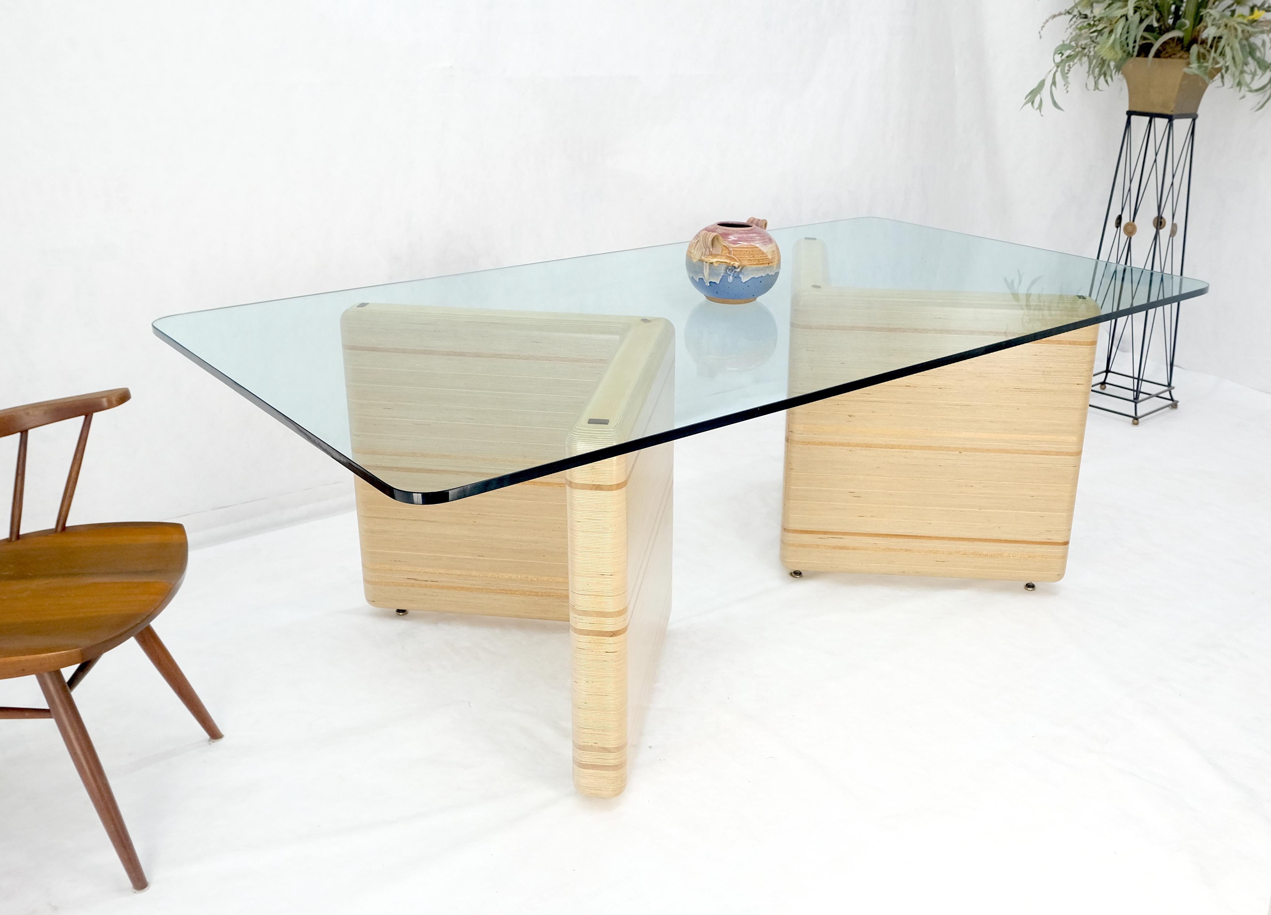 Madera contrachapada de capas gruesas y fresada Base en forma de V de mediados de siglo Tapa de cristal de 3/4