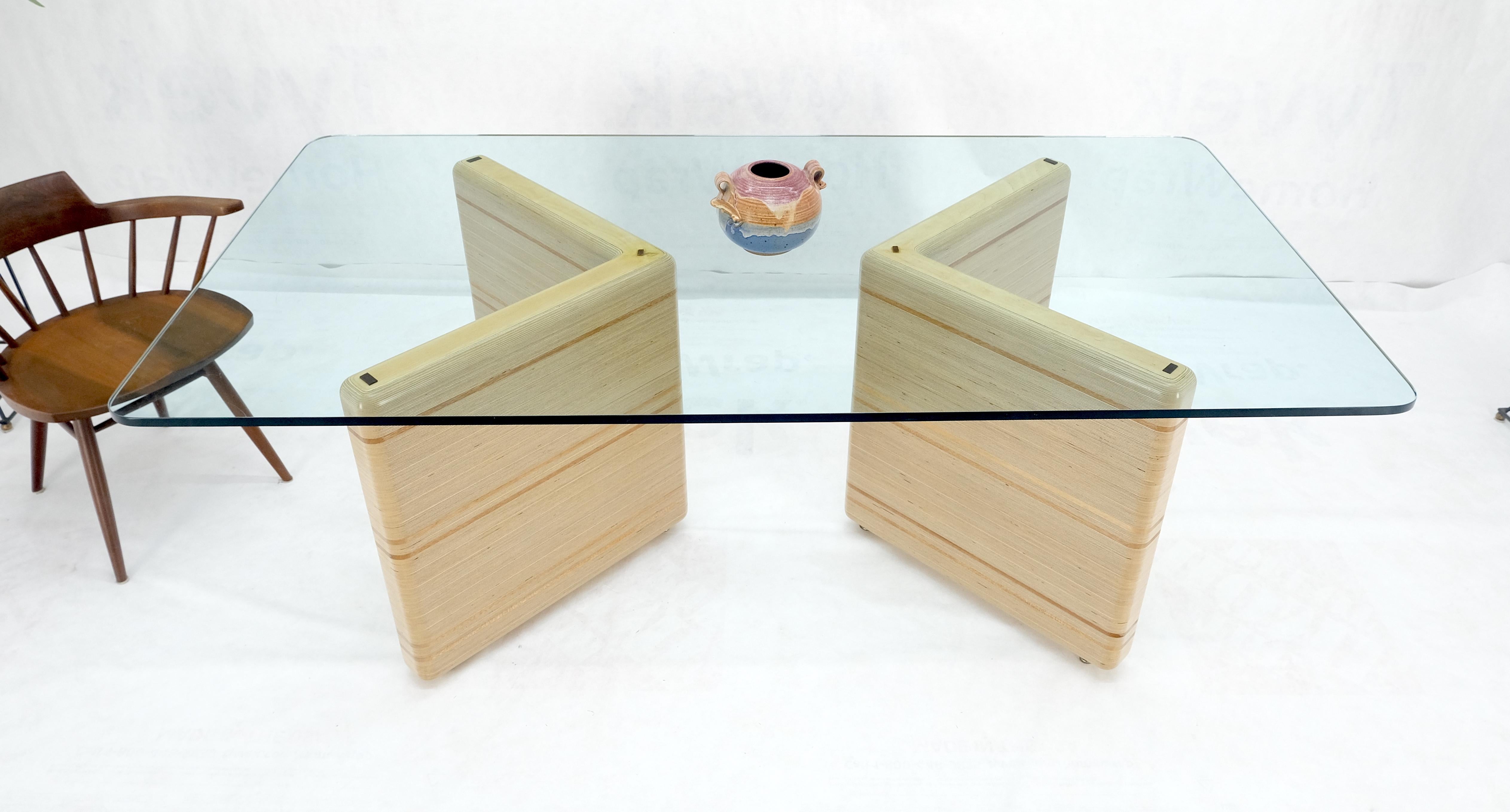 Madera contrachapada de capas gruesas y fresada Base en forma de V de mediados de siglo Tapa de cristal de 3/4