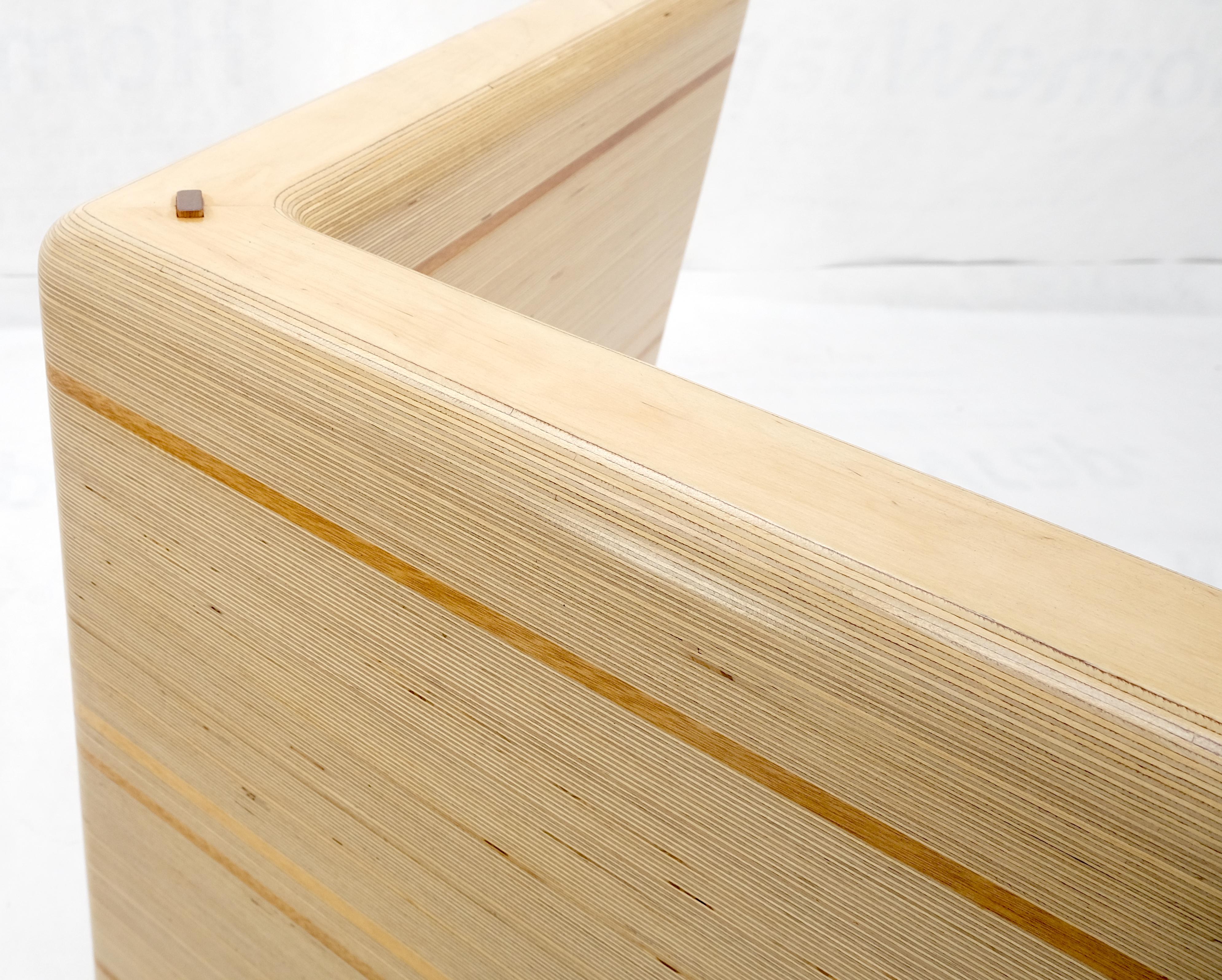 Madera contrachapada de capas gruesas y fresada Base en forma de V de mediados de siglo Tapa de cristal de 3/4