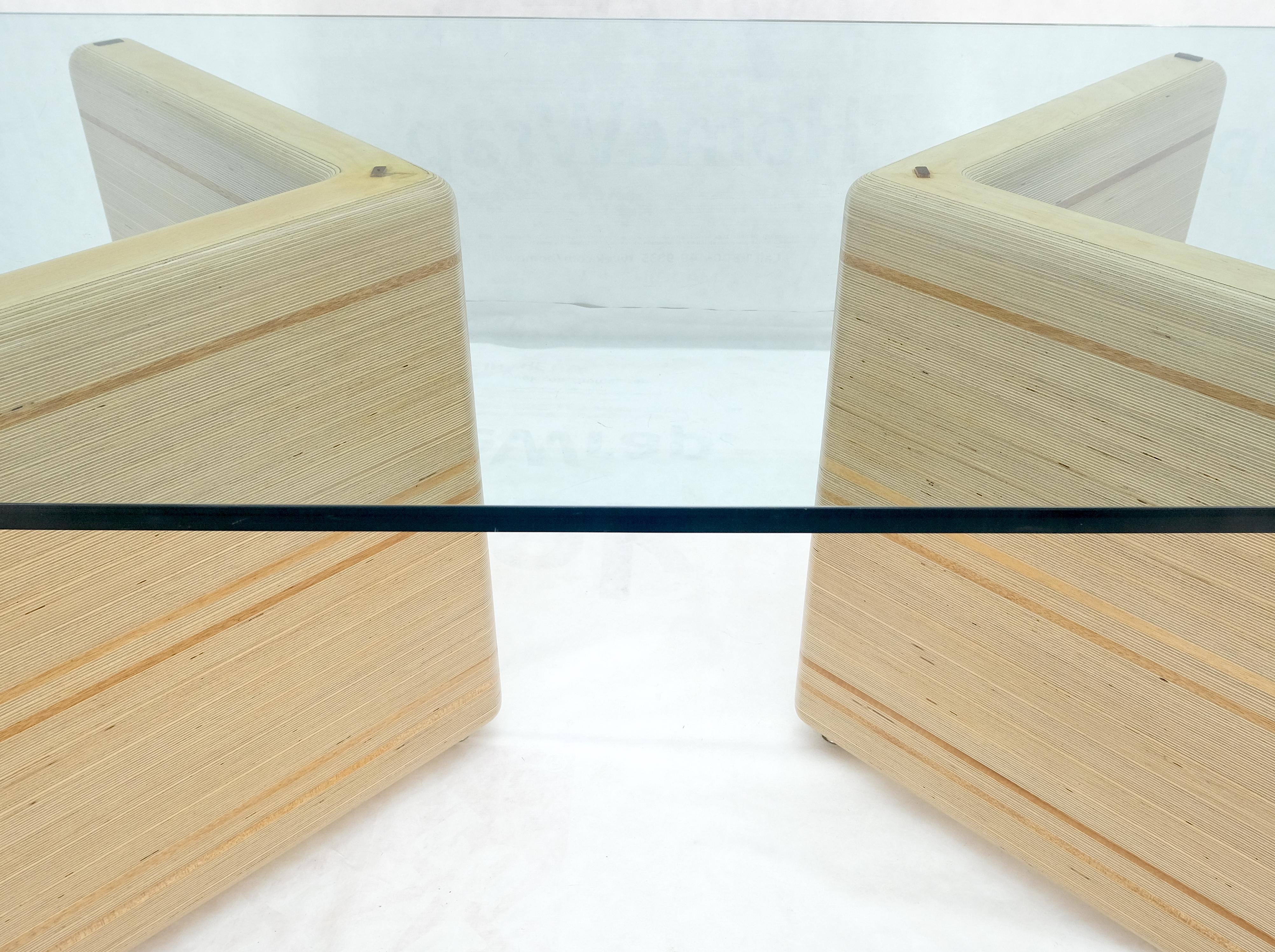 Madera contrachapada de capas gruesas y fresada Base en forma de V de mediados de siglo Tapa de cristal de 3/4