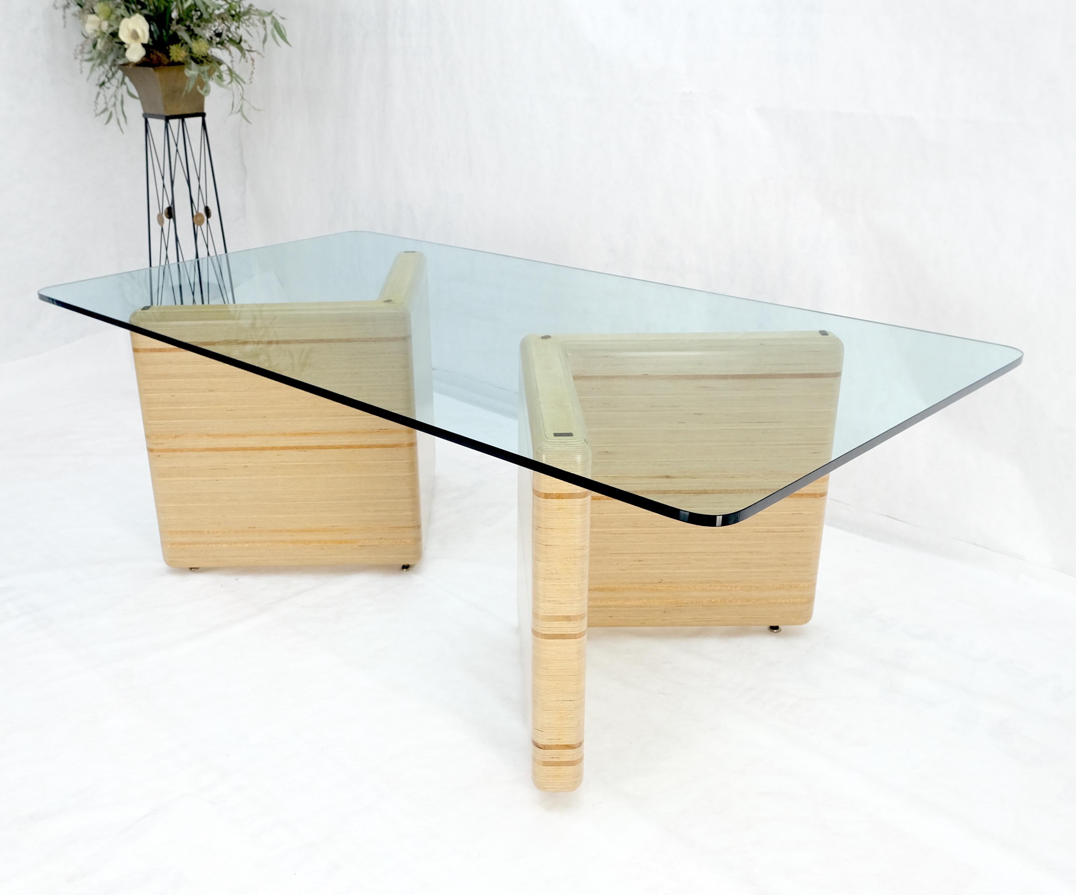 Madera contrachapada de capas gruesas y fresada Base en forma de V de mediados de siglo Tapa de cristal de 3/4