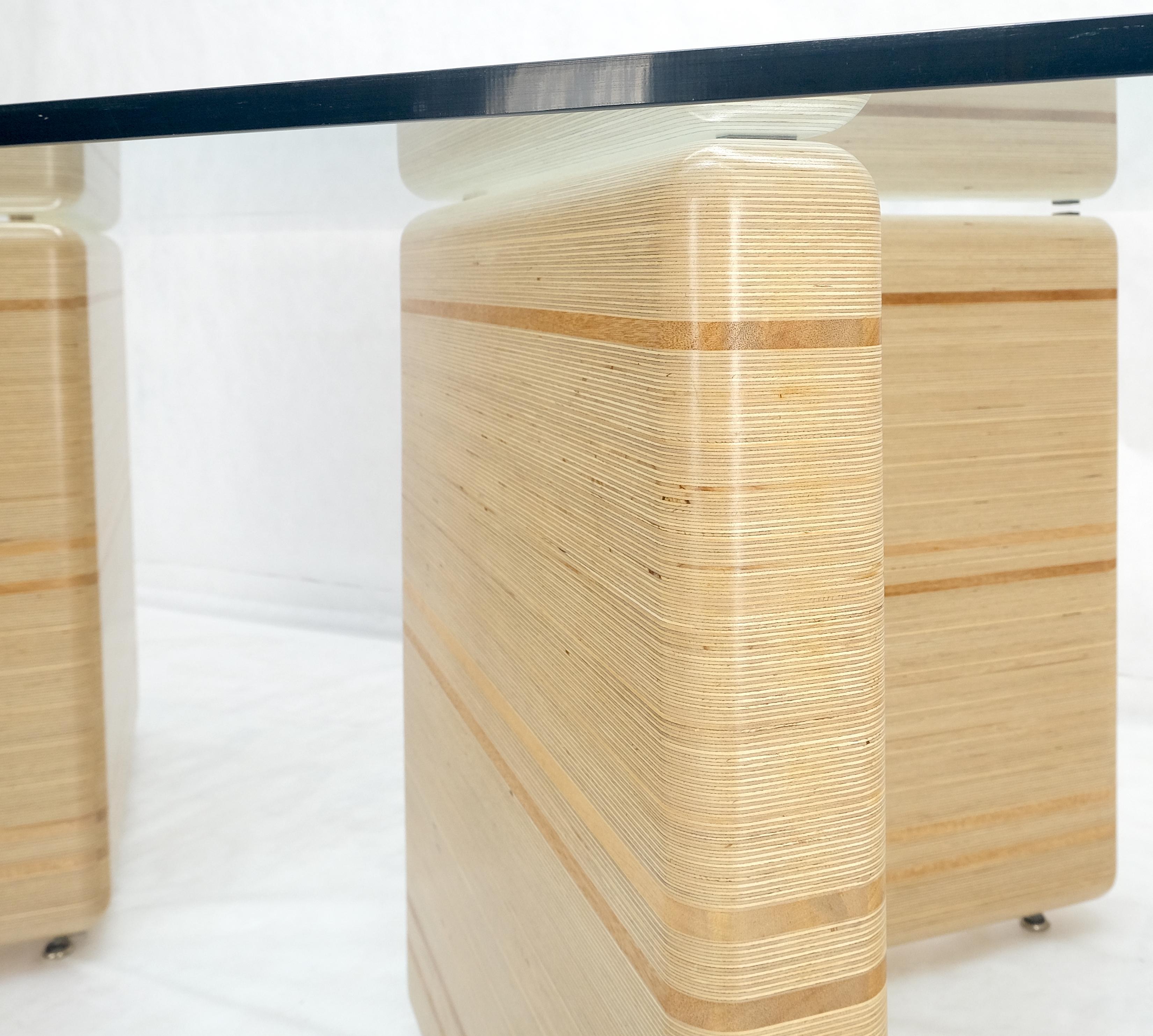 Madera contrachapada de capas gruesas y fresada Base en forma de V de mediados de siglo Tapa de cristal de 3/4