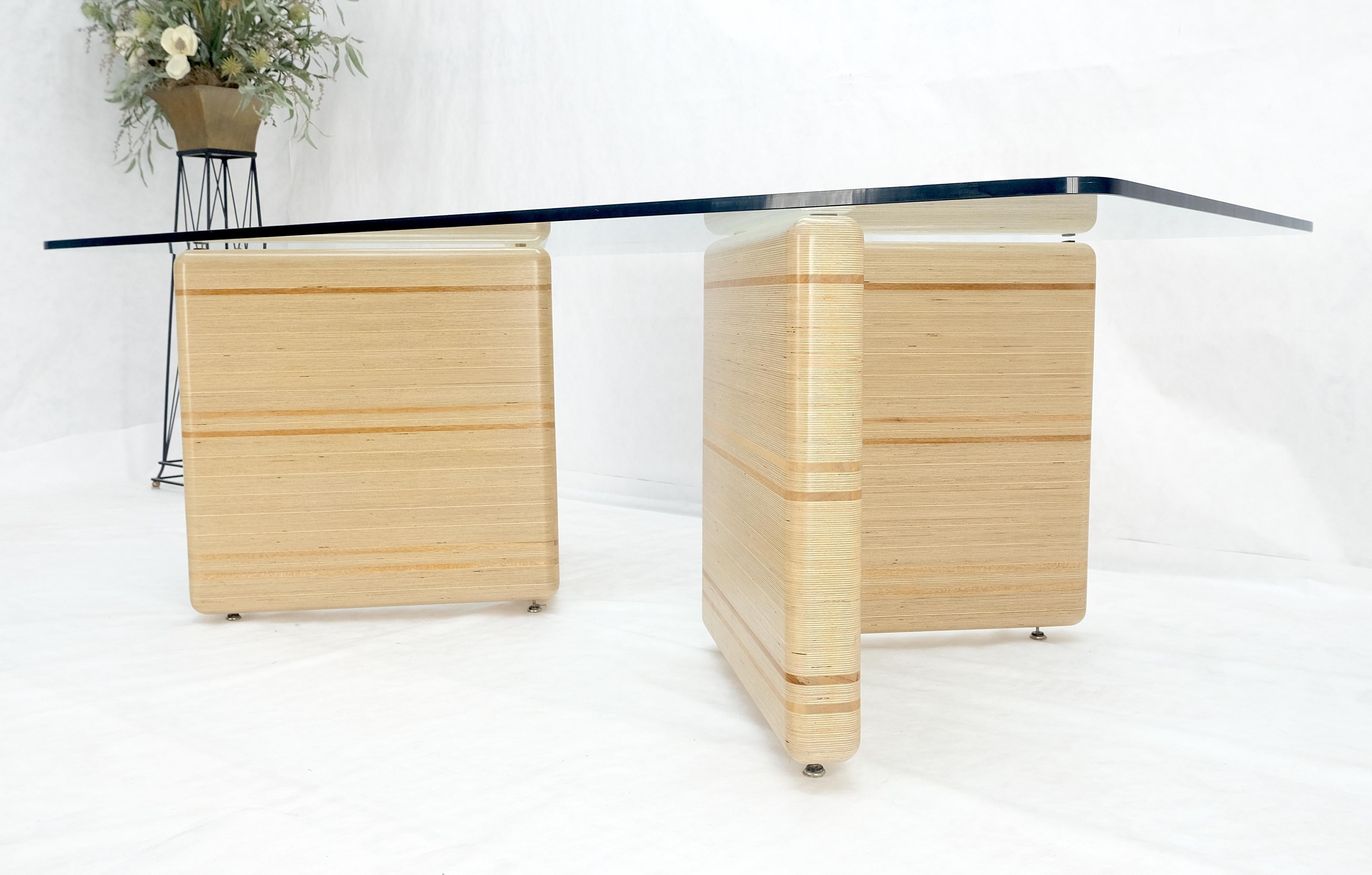 Madera contrachapada de capas gruesas y fresada Base en forma de V de mediados de siglo Tapa de cristal de 3/4