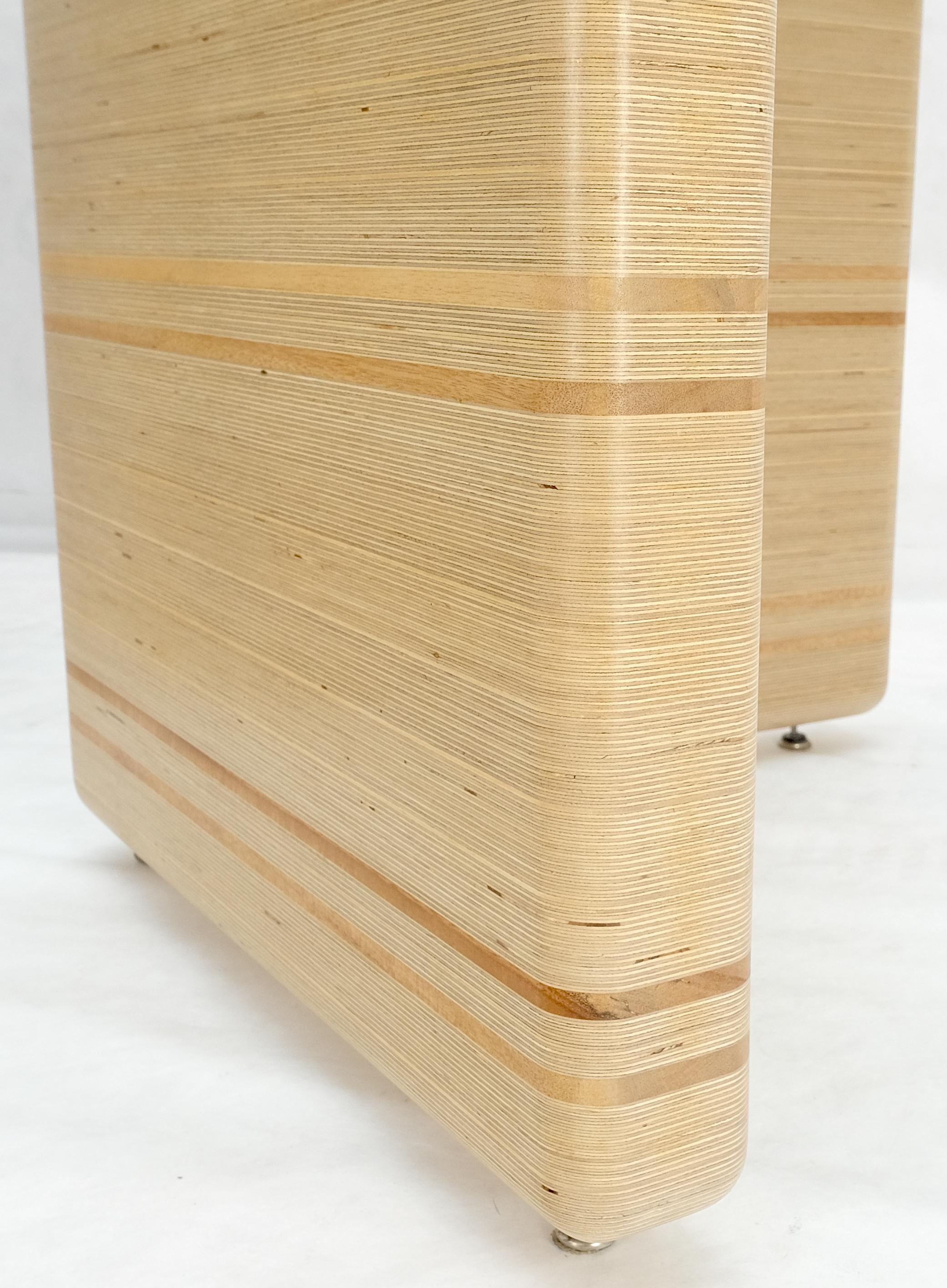 Madera contrachapada de capas gruesas y fresada Base en forma de V de mediados de siglo Tapa de cristal de 3/4