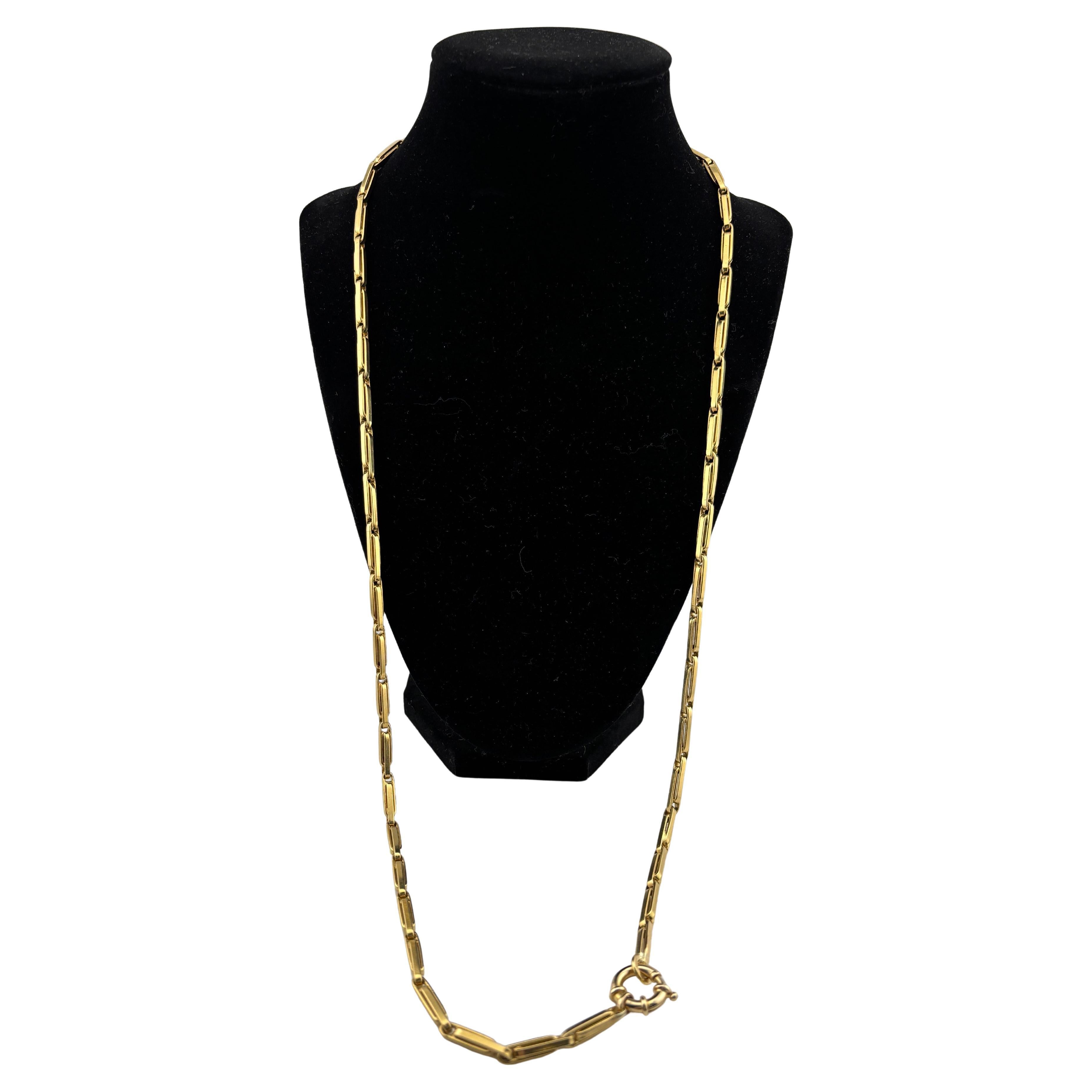 Diese Halskette aus 18-karätigem Gelbgold ist massiv und schwer, so dass sie sich beim Tragen kühn und luxuriös anfühlt. 
Die Halskette kann als Einzelstück getragen werden oder mit einem Anhänger kombiniert werden, um sie noch persönlicher zu