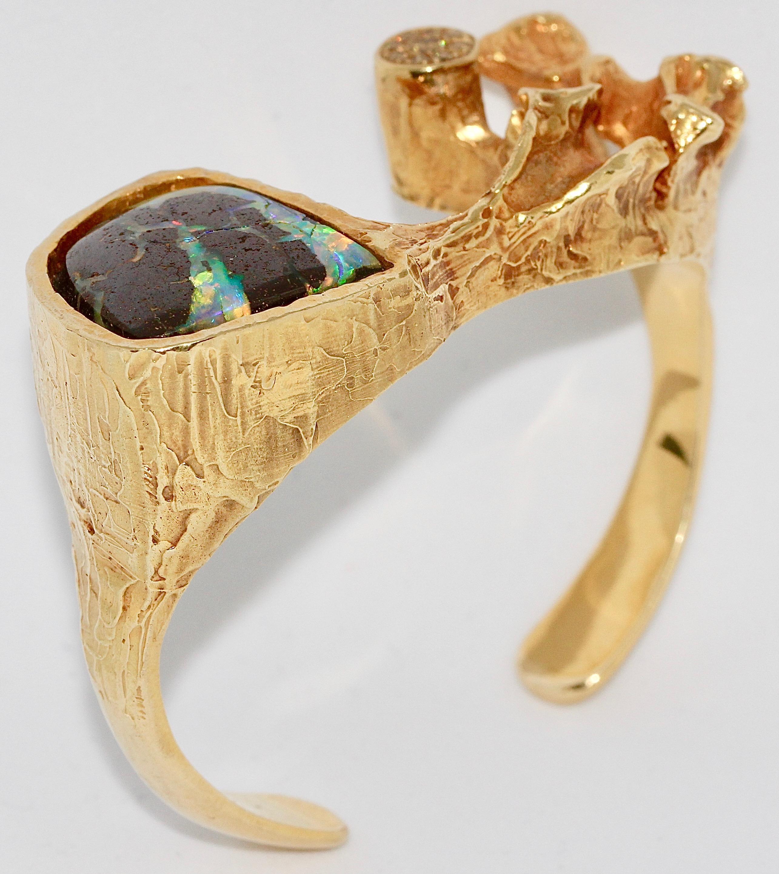 Bracelet jonc lourd et massif en or 14 carats, avec opale naturelle et diamants en vente 1