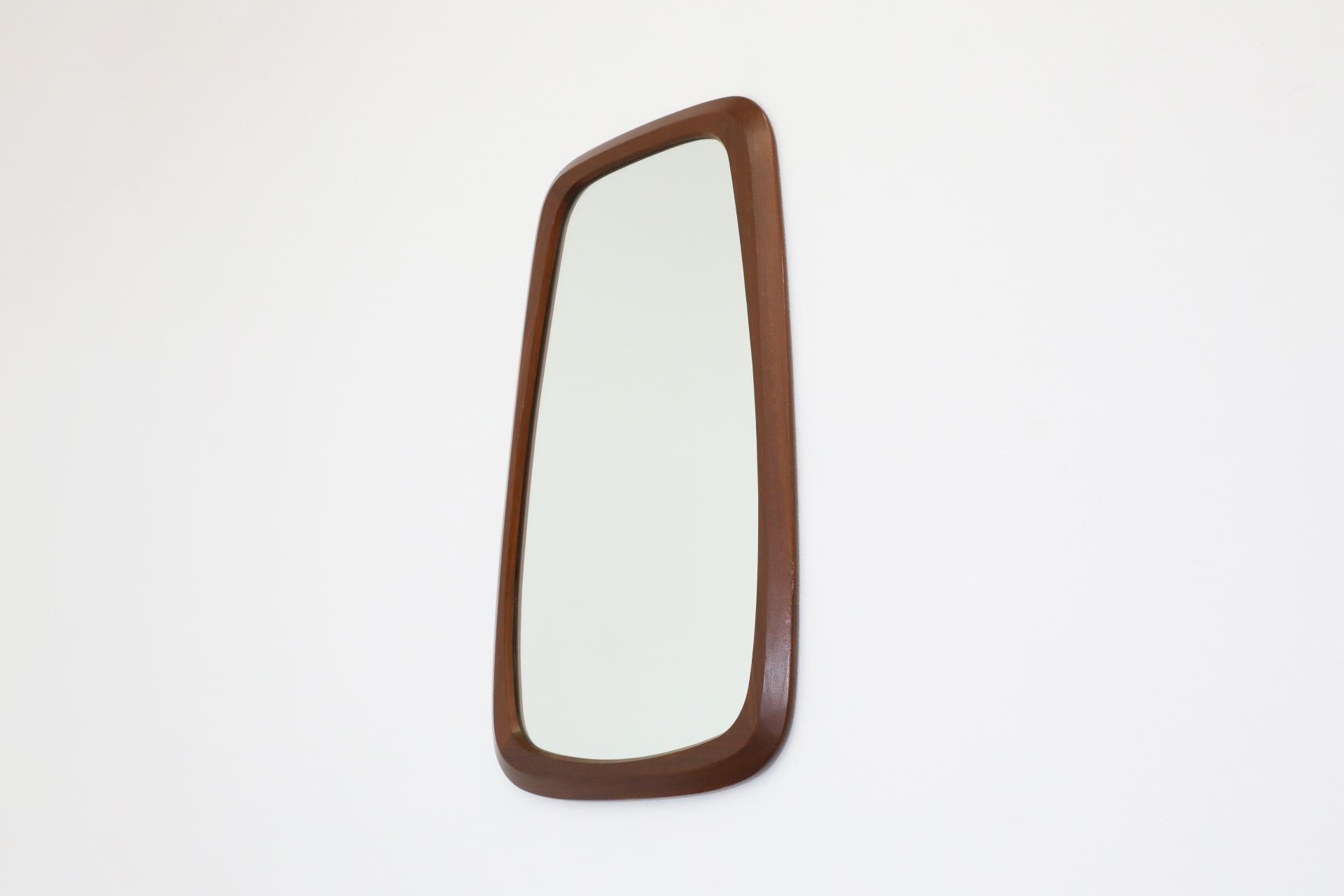 Schwere Ateljé Glas & Trä Stil geschnitzt Teakholz organische Form Spiegel Mid-Century (Dänisch) im Angebot