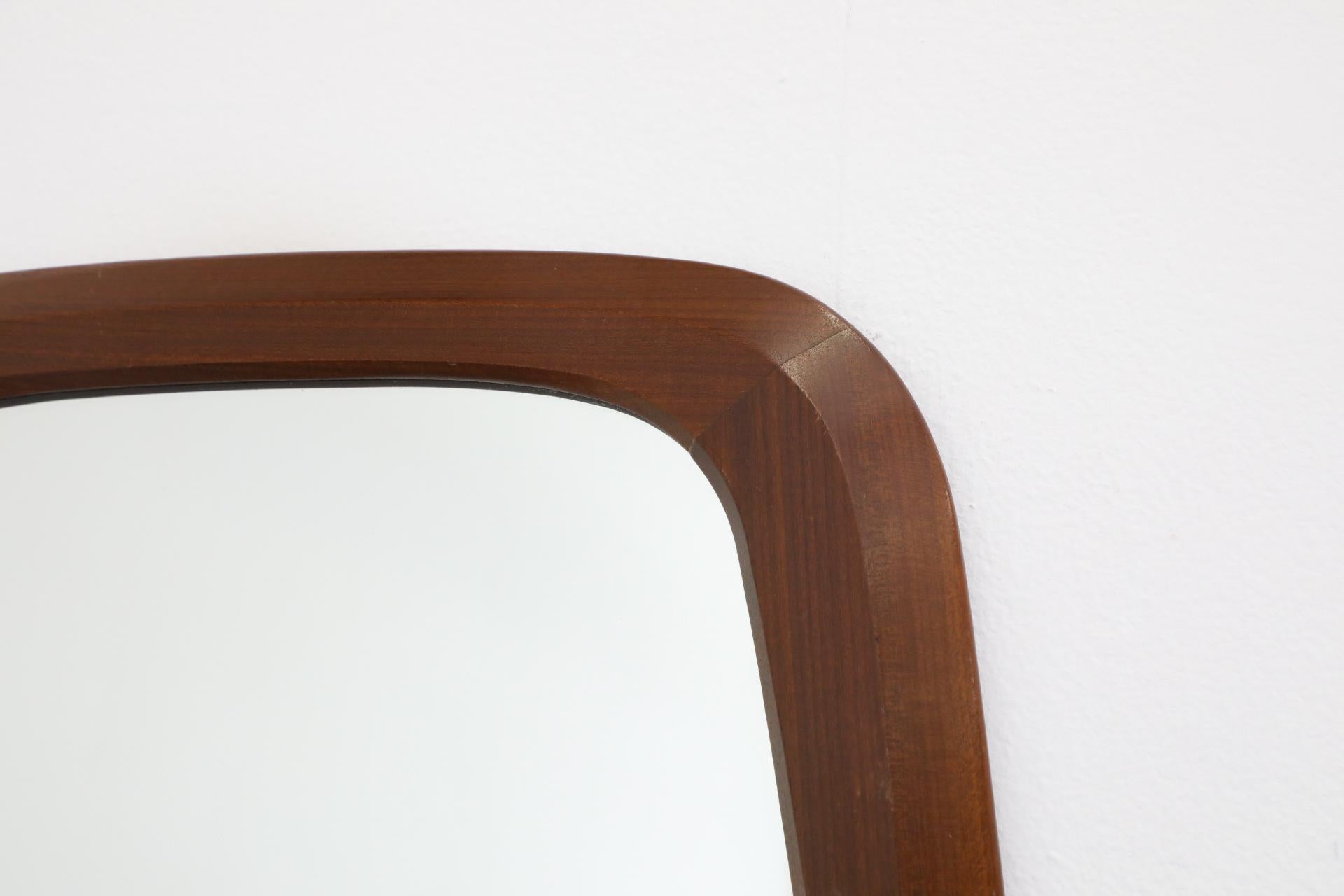 Schwere Ateljé Glas & Trä Stil geschnitzt Teakholz organische Form Spiegel Mid-Century im Angebot 2