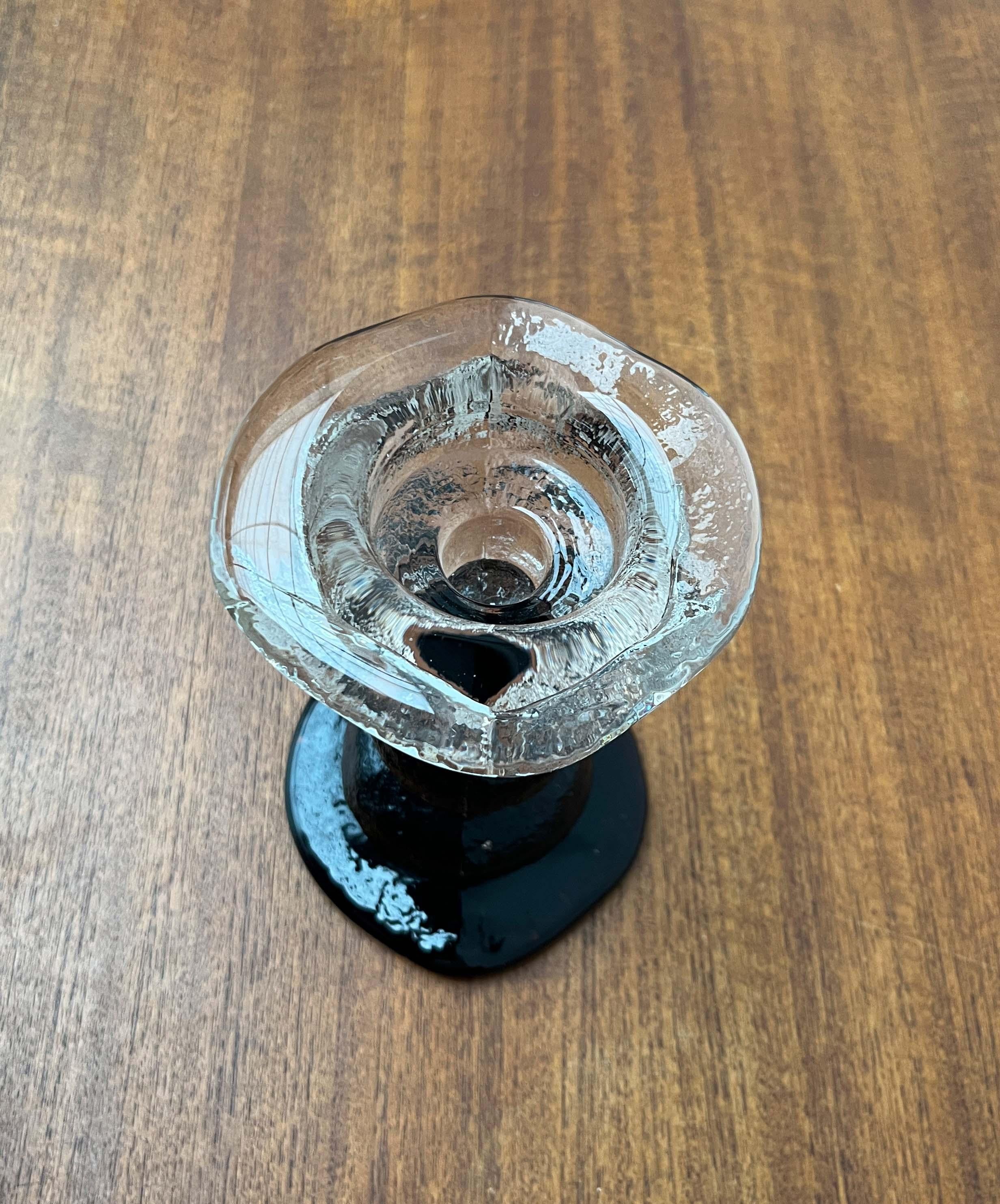 Mid-Century moderno Portacandele in vetro pesante di metà secolo moderno di Pertti Santalahti per Humppila in vendita