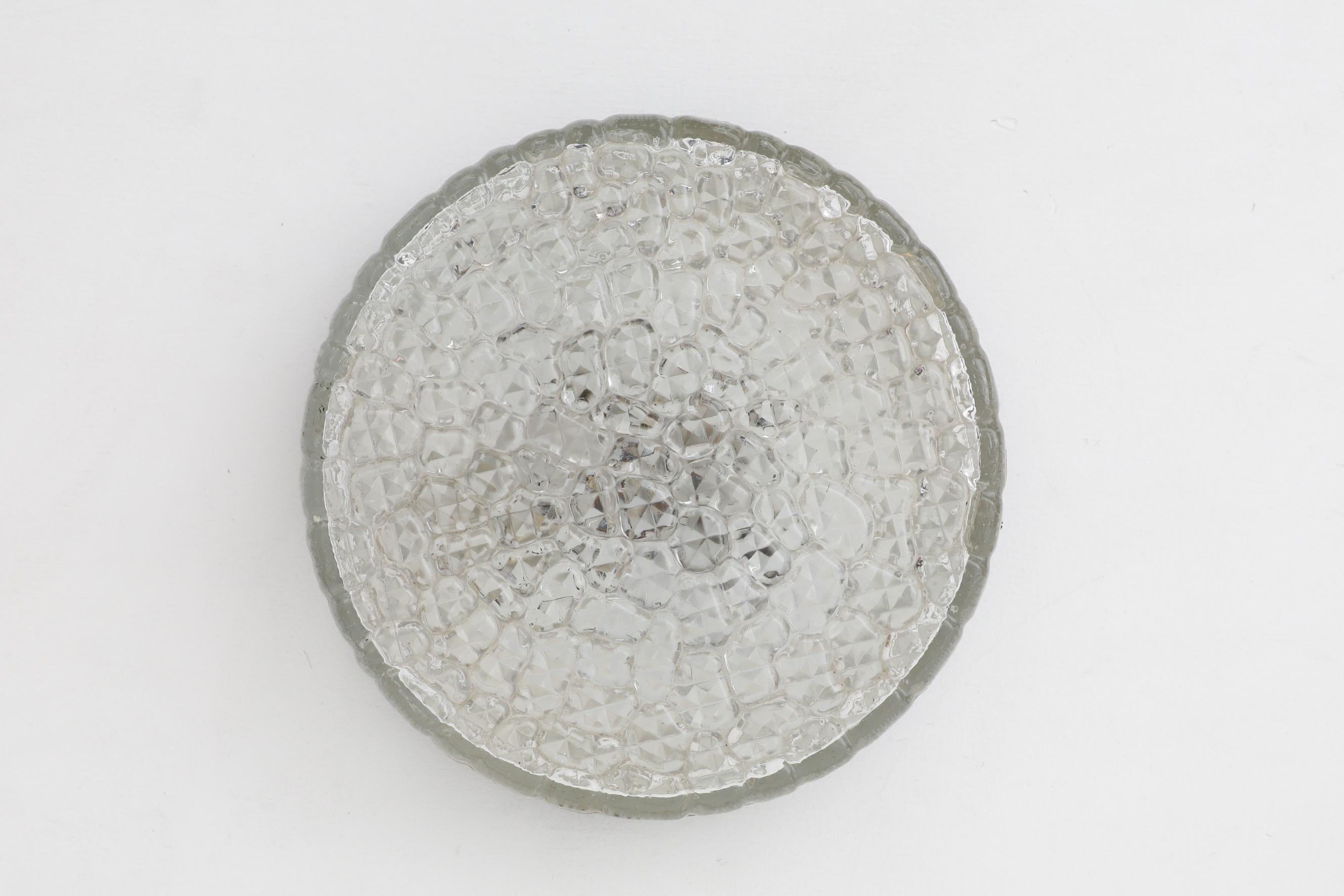 Milieu du XXe siècle Plafonnier encastré en verre pressé de style Mazzega du milieu du siècle en vente