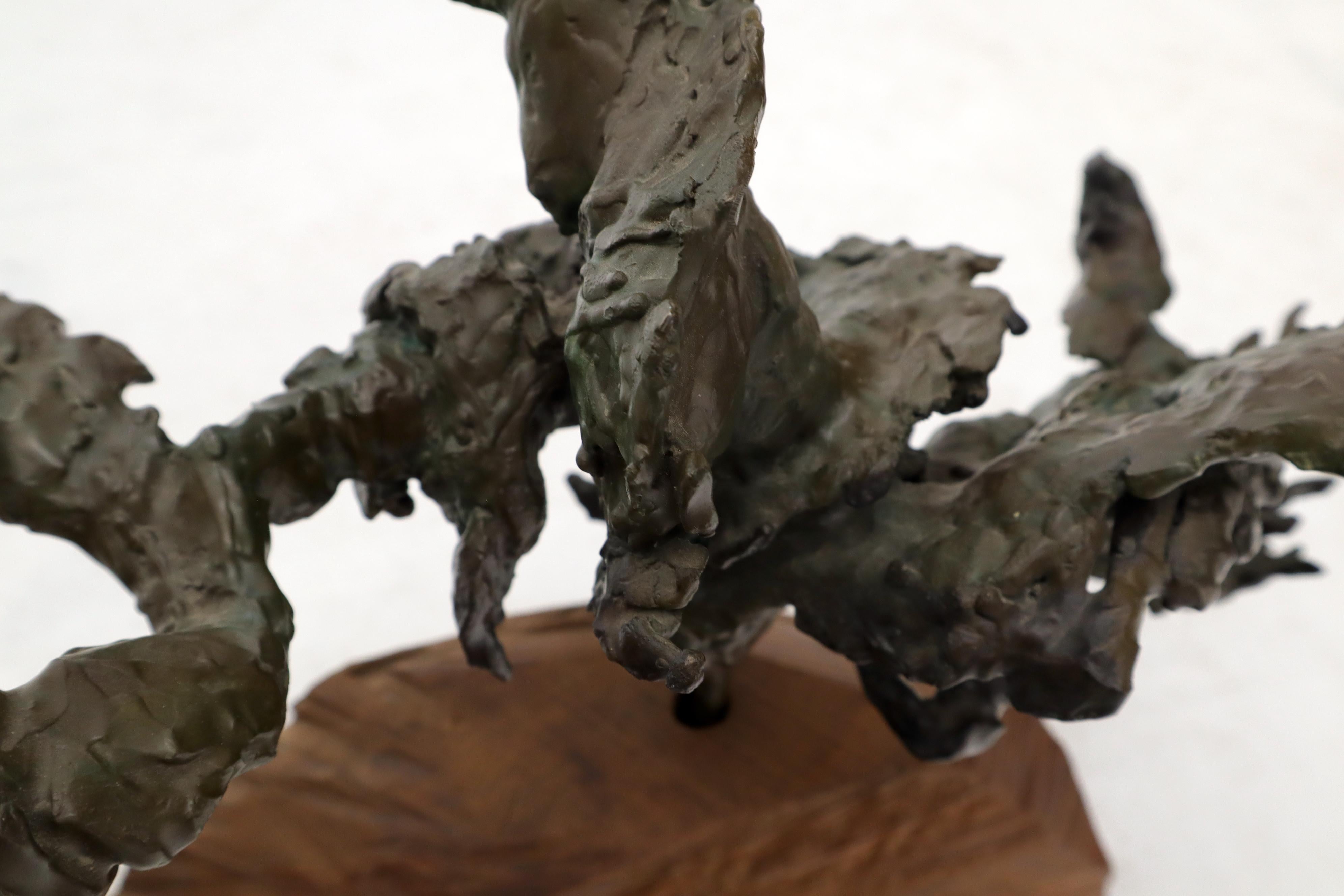 Scultura astratta in bronzo fuso di metà secolo moderno con supporto in vendita 4