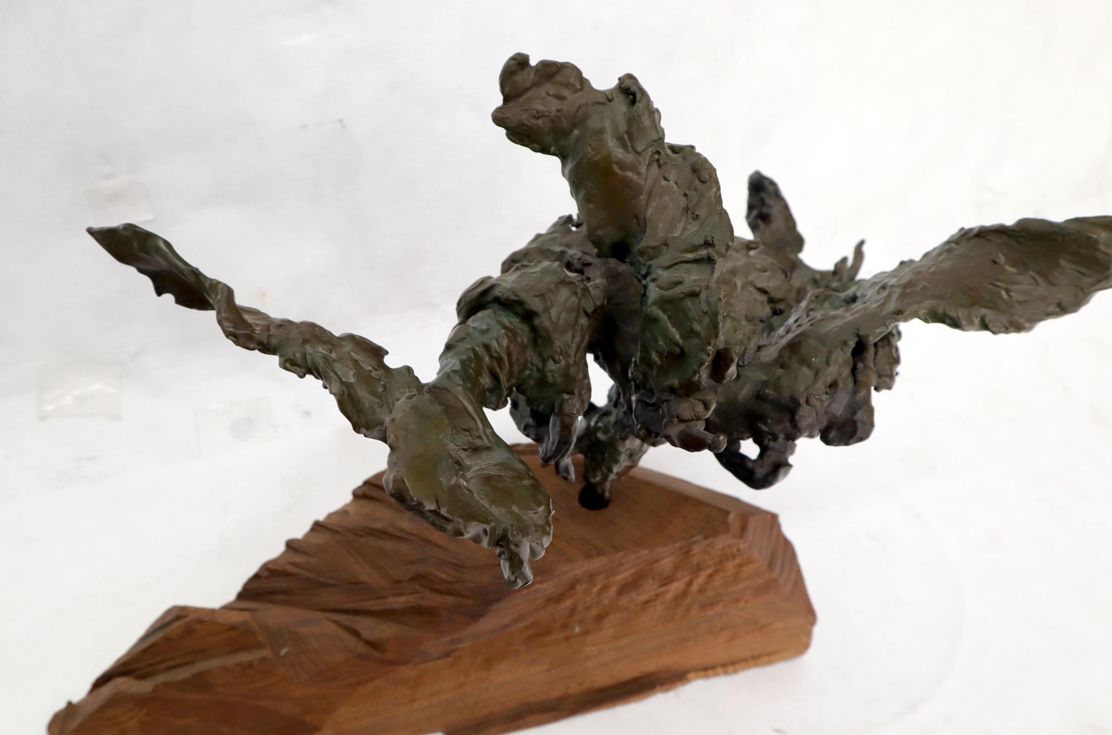 Scultura astratta in bronzo fuso di metà secolo moderno con supporto in vendita 1
