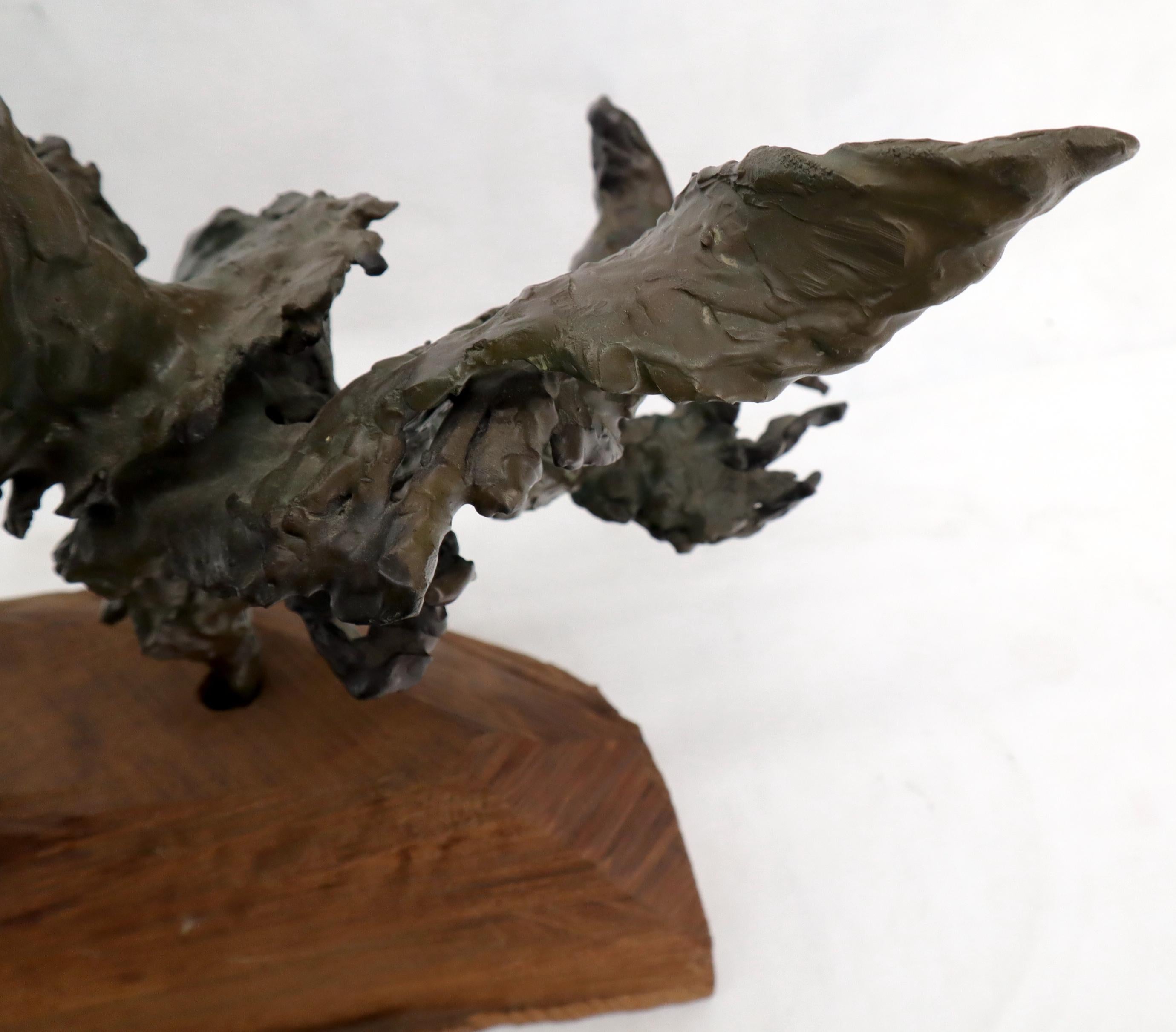 Scultura astratta in bronzo fuso di metà secolo moderno con supporto in vendita 2