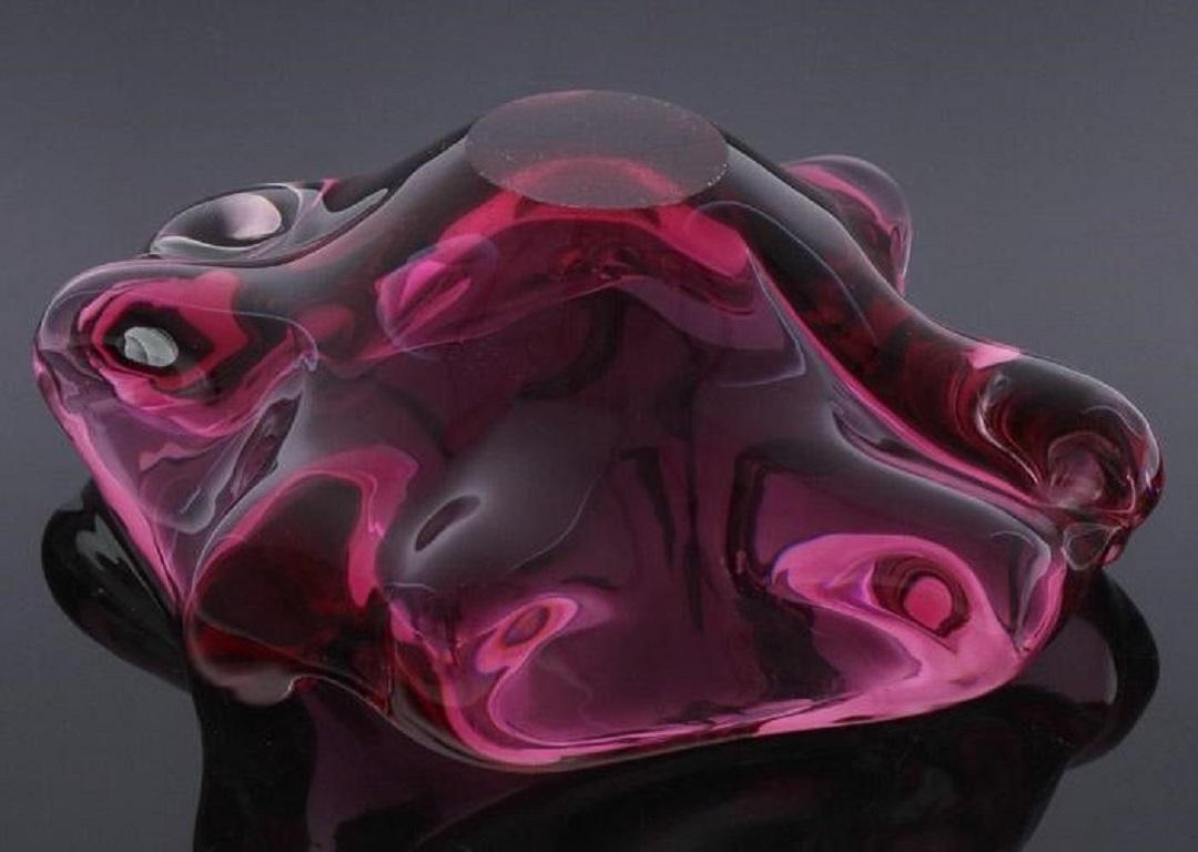 Heavy Murano Glass Clear to Vibrant Cranberry Bowl by Barovier & Toso, 1950s In Good Condition In Frankfurt am Main, DE
