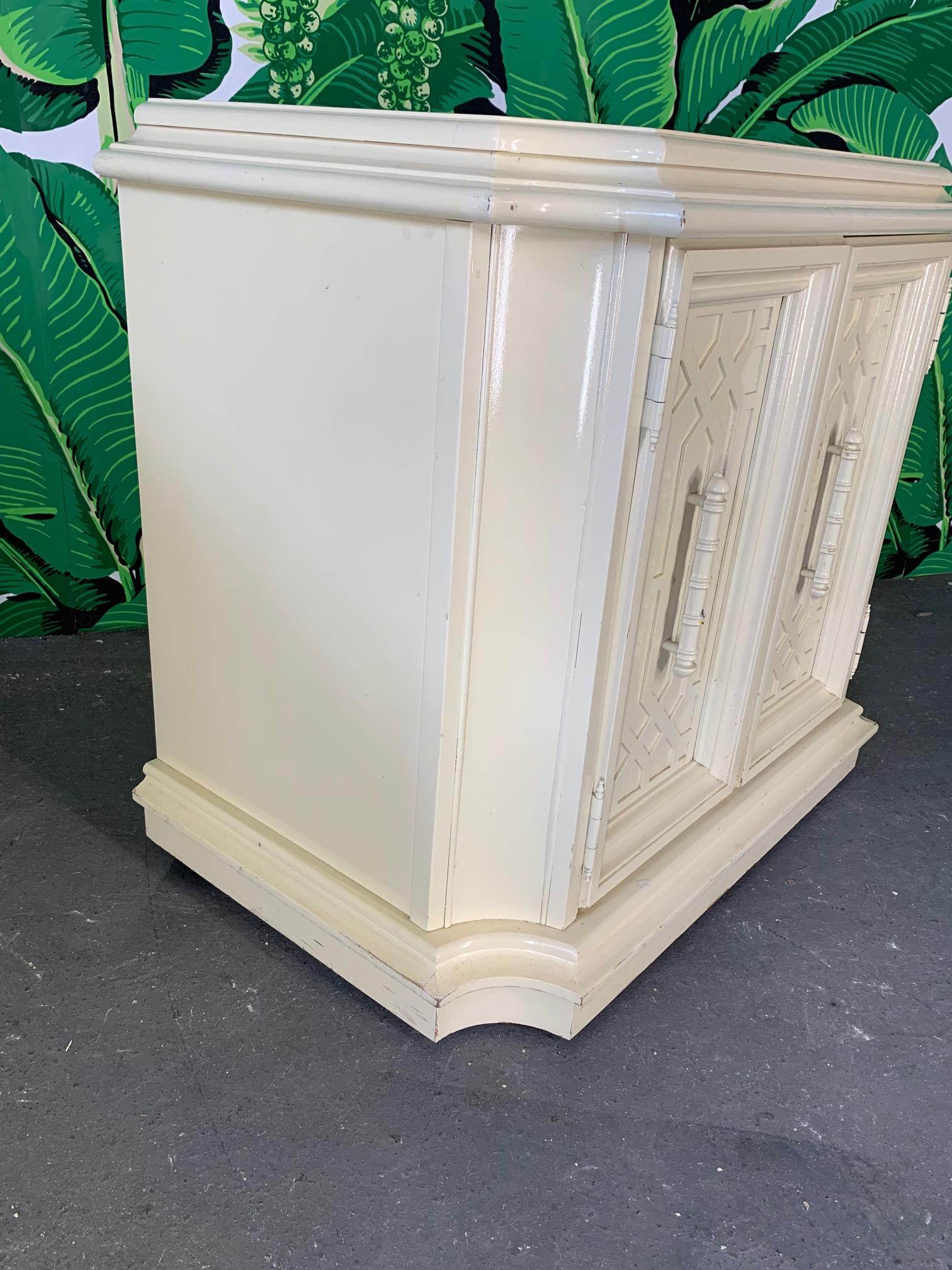 20th Century Heavy Nightstands in Chinoiserie Style For Sale