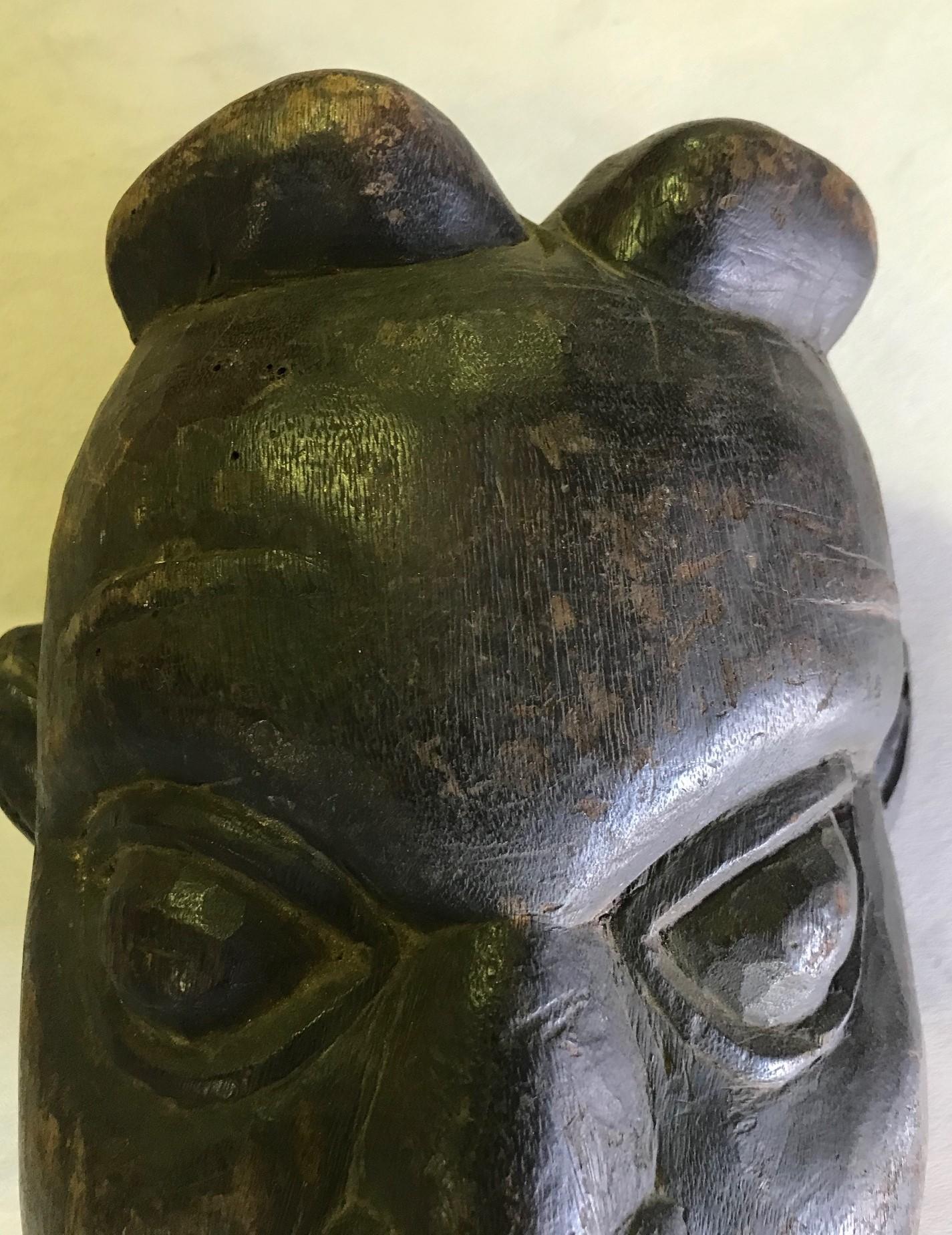 Heavy Oceanic Papua New Guinea or African Carved Wood Mask In Good Condition In Studio City, CA
