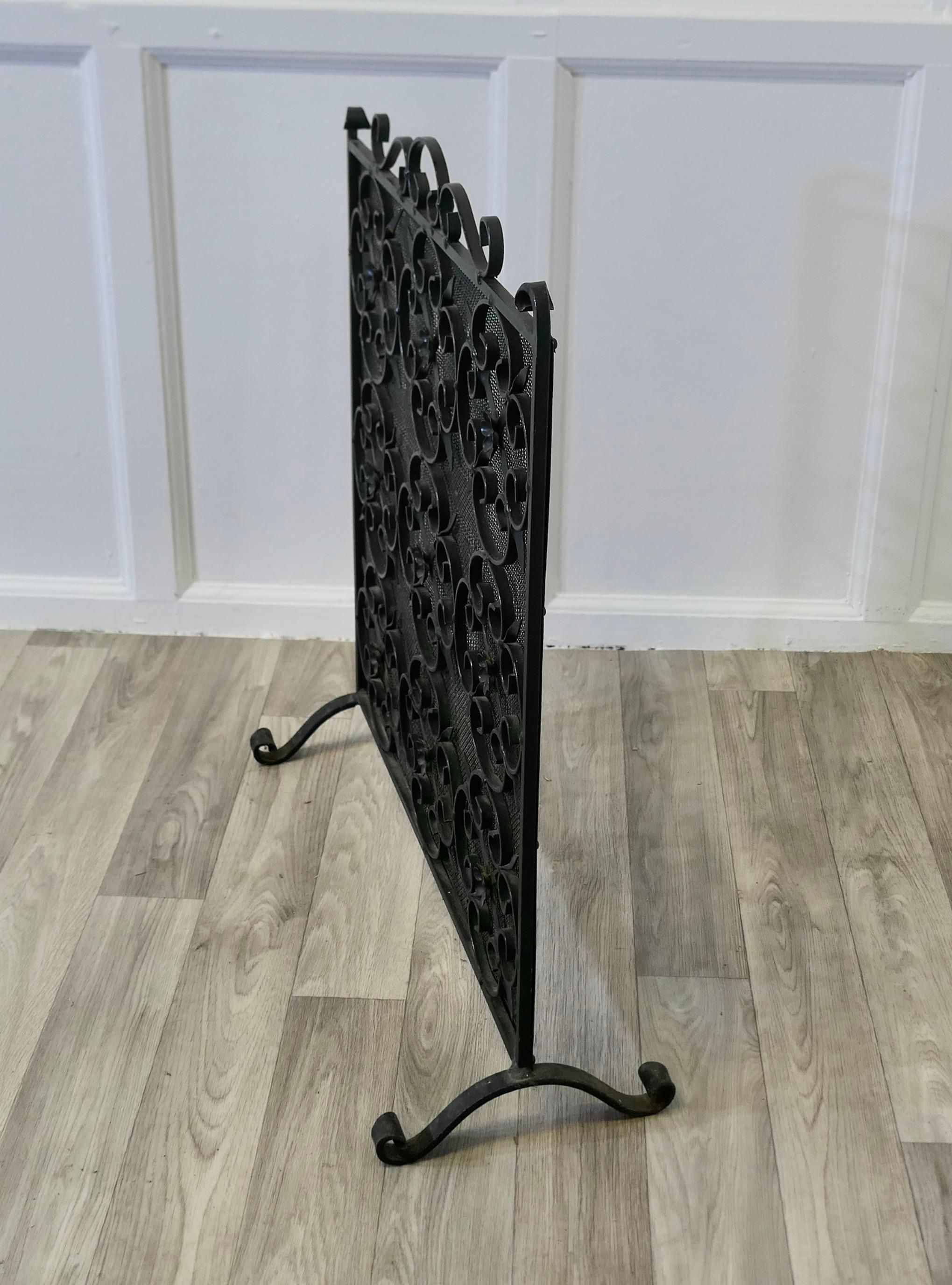 Heavy Old Gothic Wrought Iron Fire Screen  This is a very attractive piece In Good Condition In Godshill, Isle of Wight