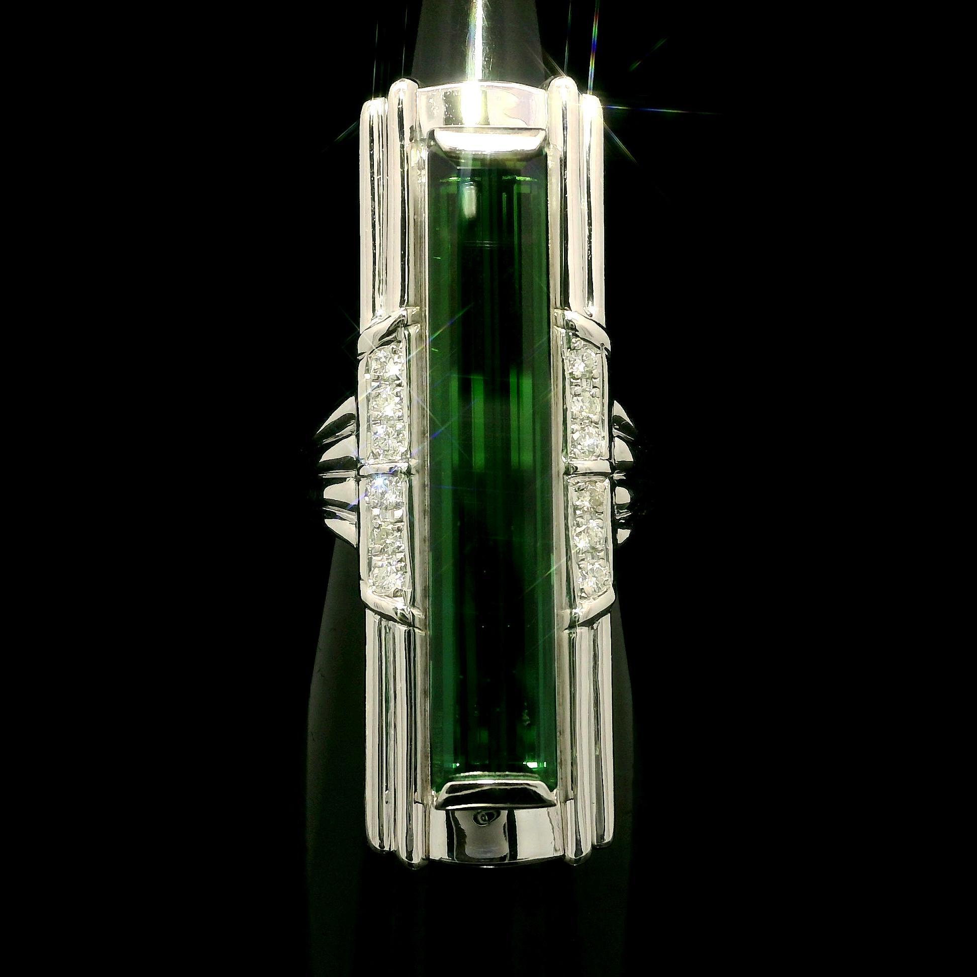--Pietre: --
(1) Tormalina naturale autentica - taglio rettangolare lungo - incastonatura - colore Greene & Greene - 8,83ct (esatto)
** Vedere i dettagli della certificazione qui sotto per informazioni complete
(12) Diamanti naturali autentici -