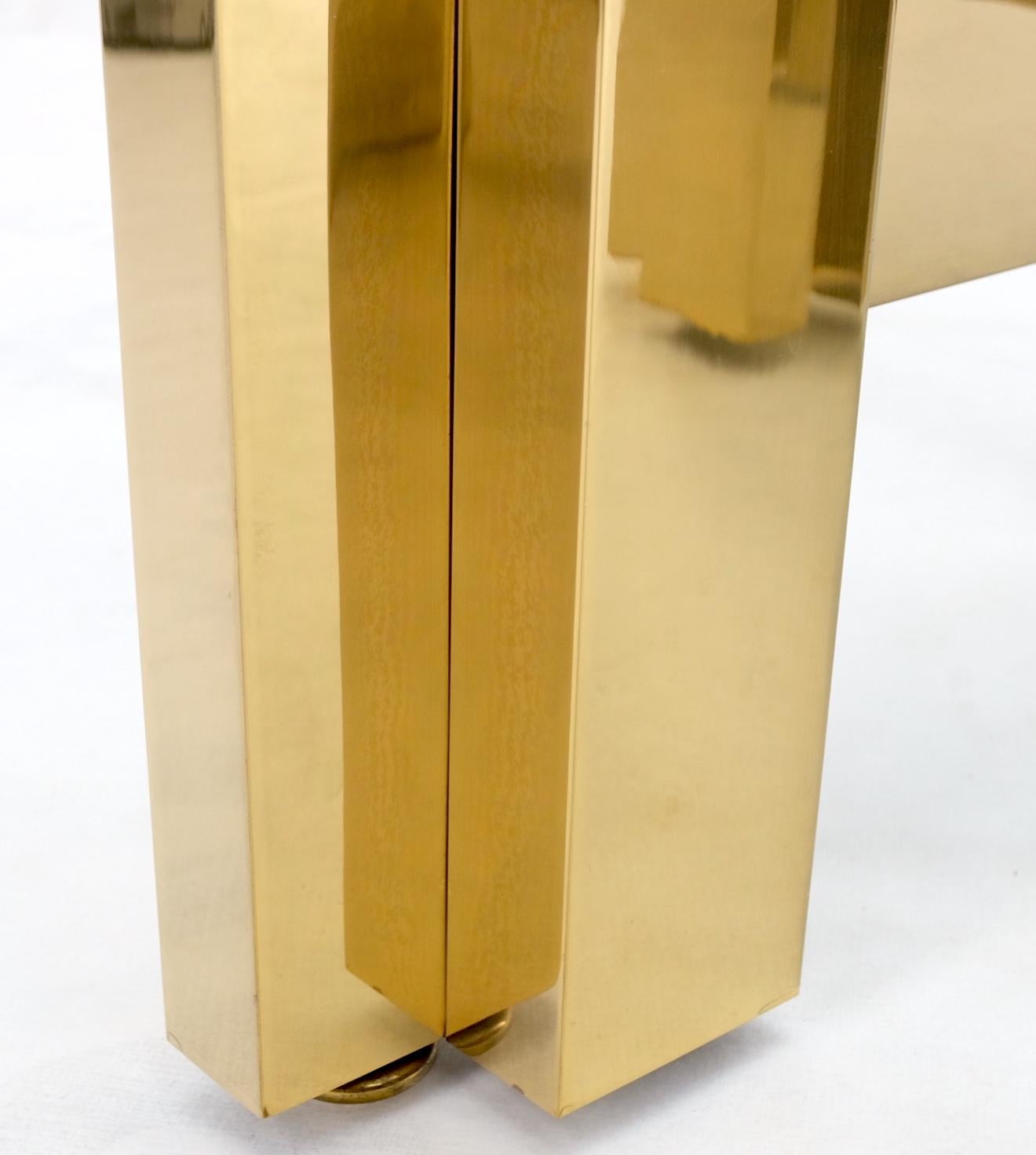 Table basse carrée en laiton poli épais x base en verre épais Nice ! en vente 3