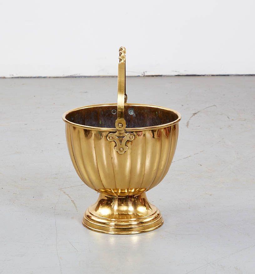 Fluted Brass Champagne Bucket In Good Condition For Sale In Greenwich, CT