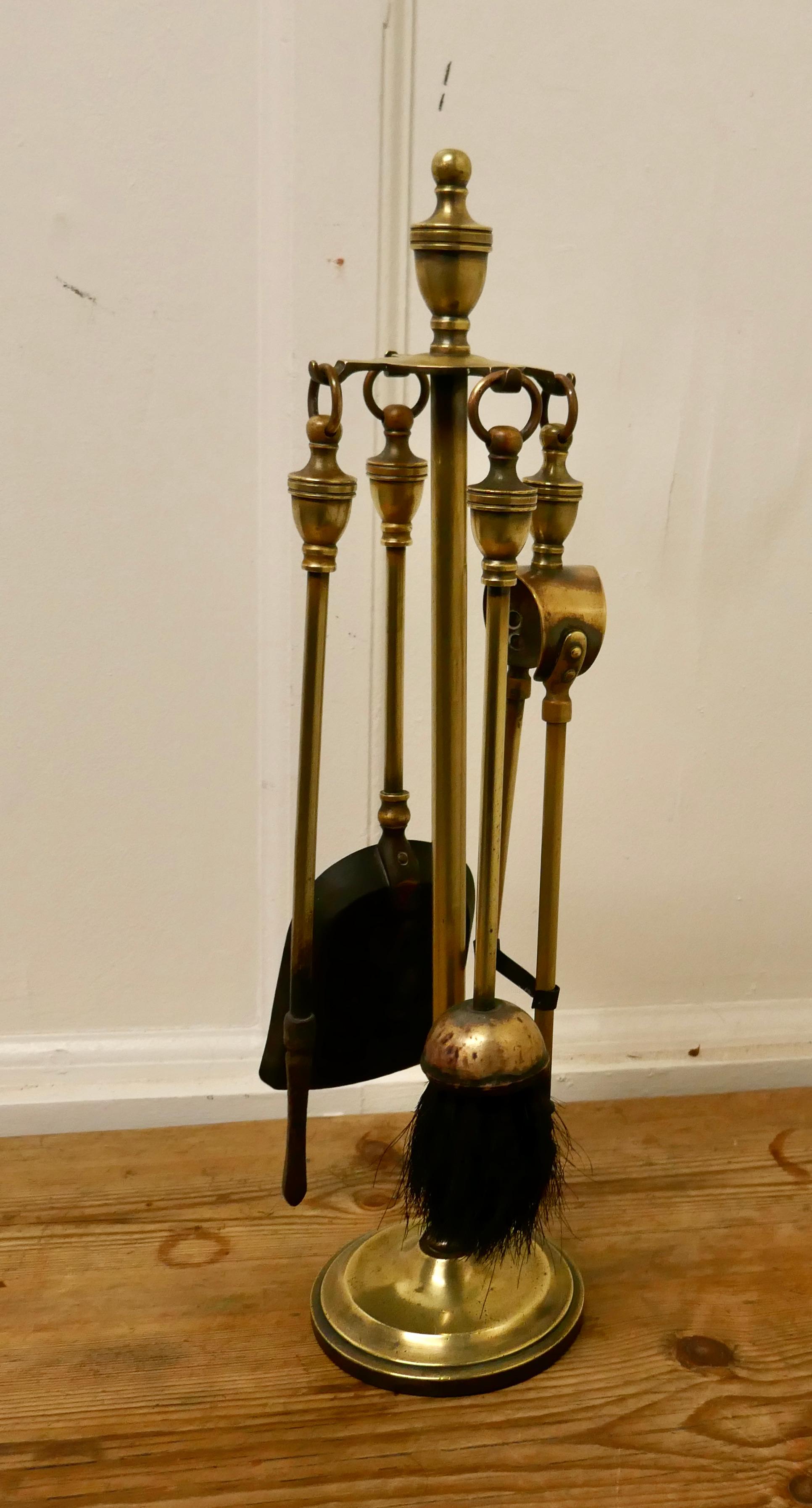 Heavy quality brass fireside companion set, fireside tools

This is a heavy quality set on its own stand, shovel, tongs, poker and hearth brush

Compact and in good used condition, it stands 22” tall, 6” in diameter
TGB344.