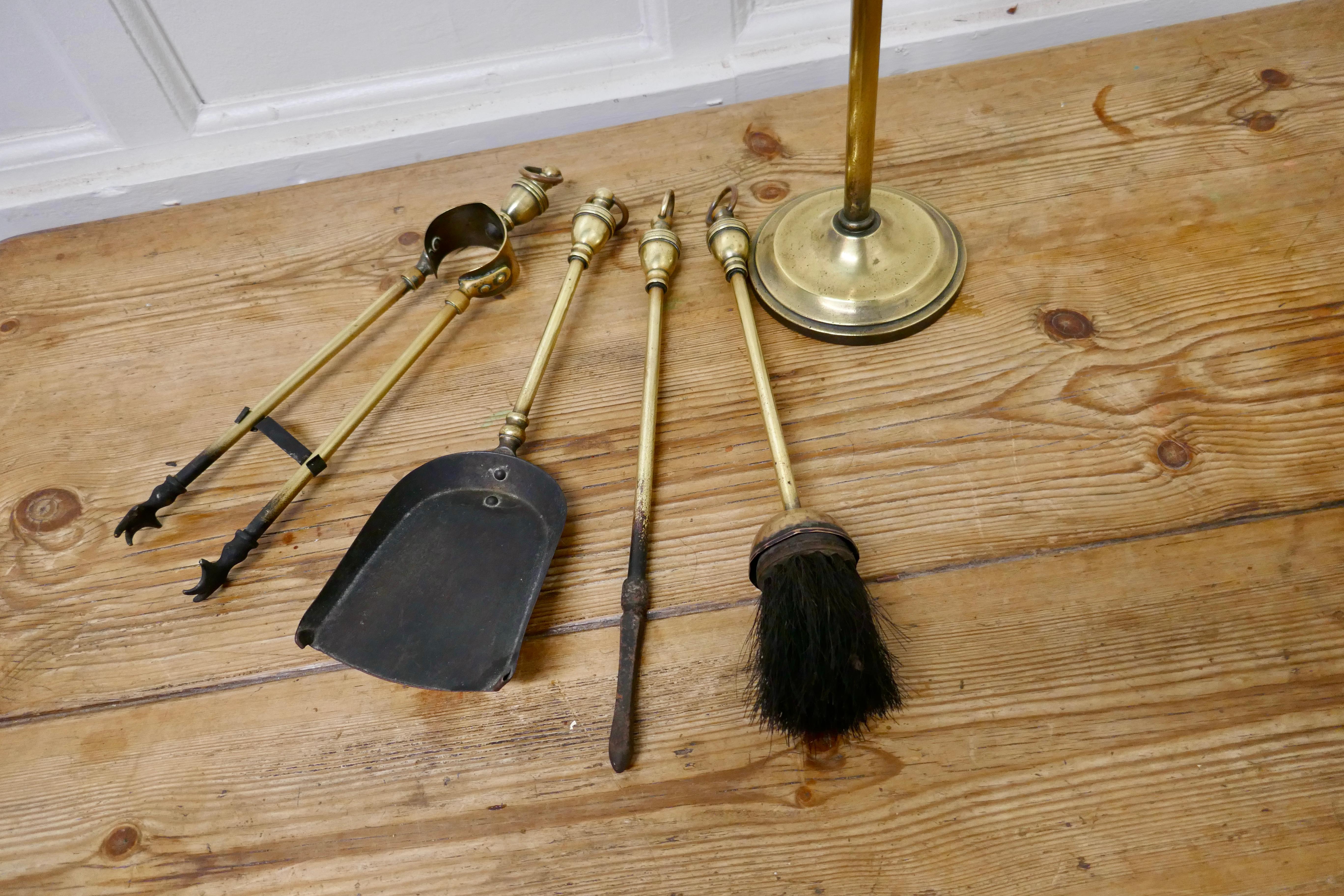 Heavy Quality Brass Fireside Companion Set, Fireside Tools In Good Condition In Chillerton, Isle of Wight