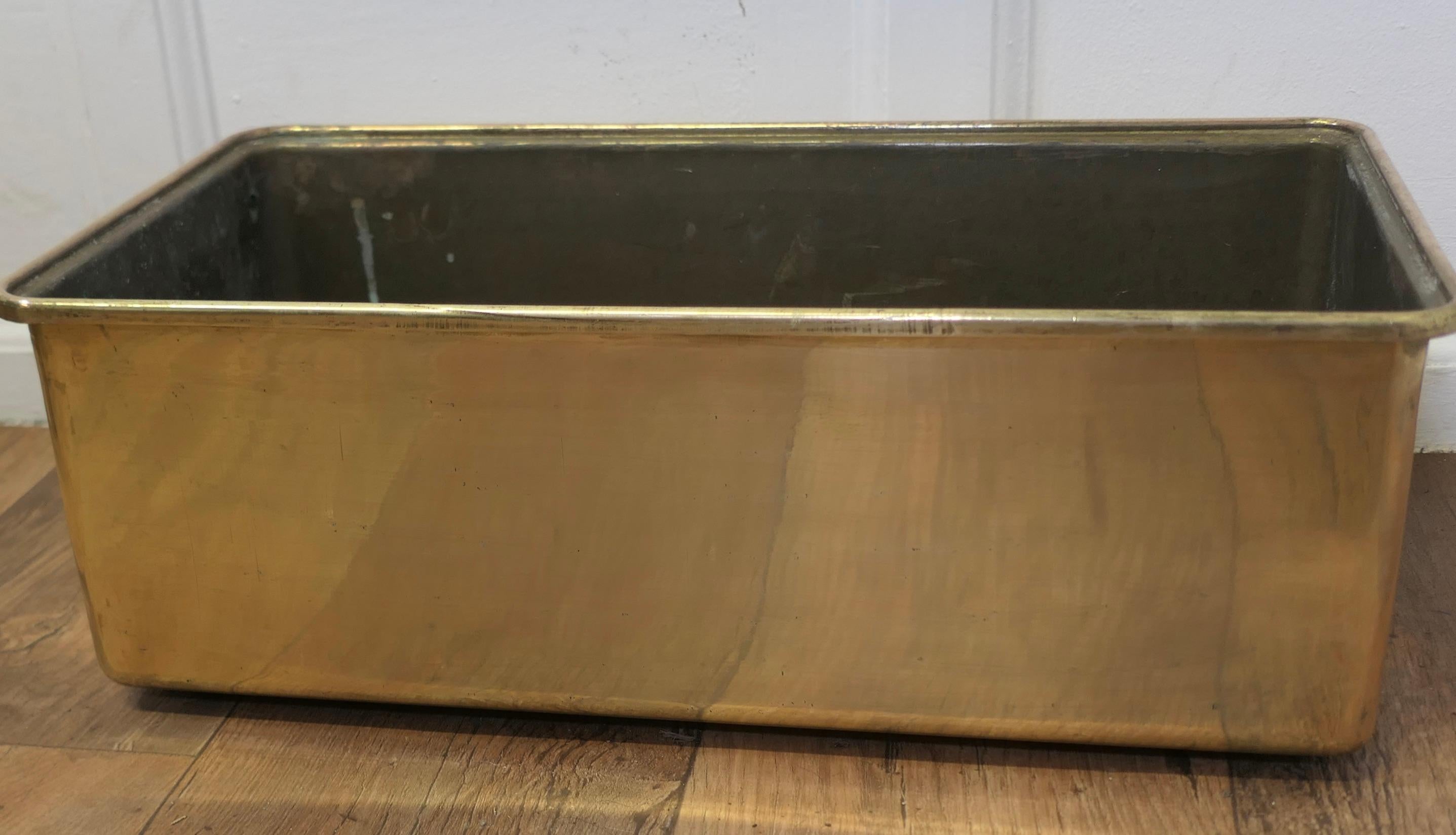 19th Century Heavy Quality Brass Planter  A lovely piece made in cast Brass   For Sale