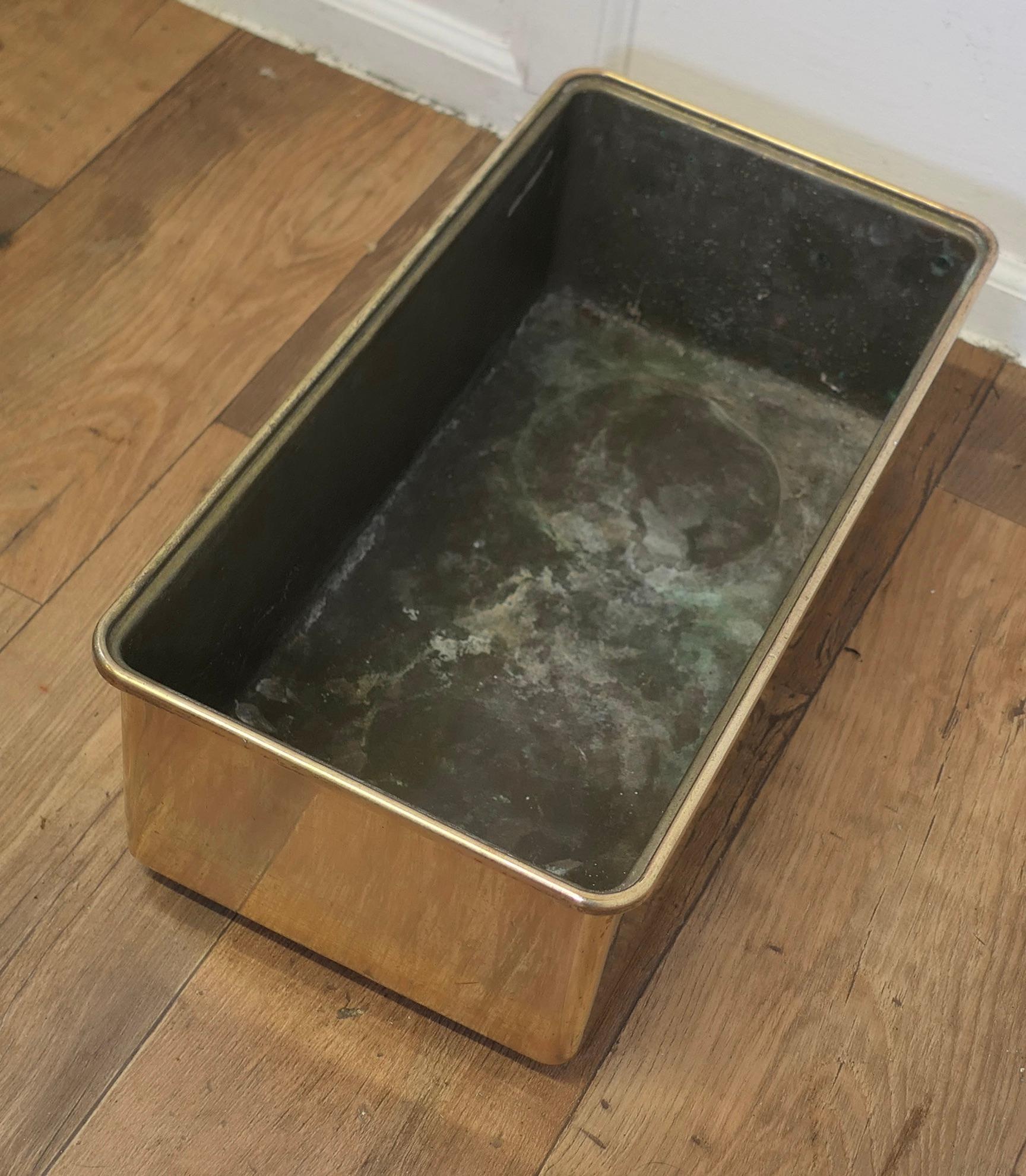 Heavy Quality Brass Planter  A lovely piece made in cast Brass   For Sale 2