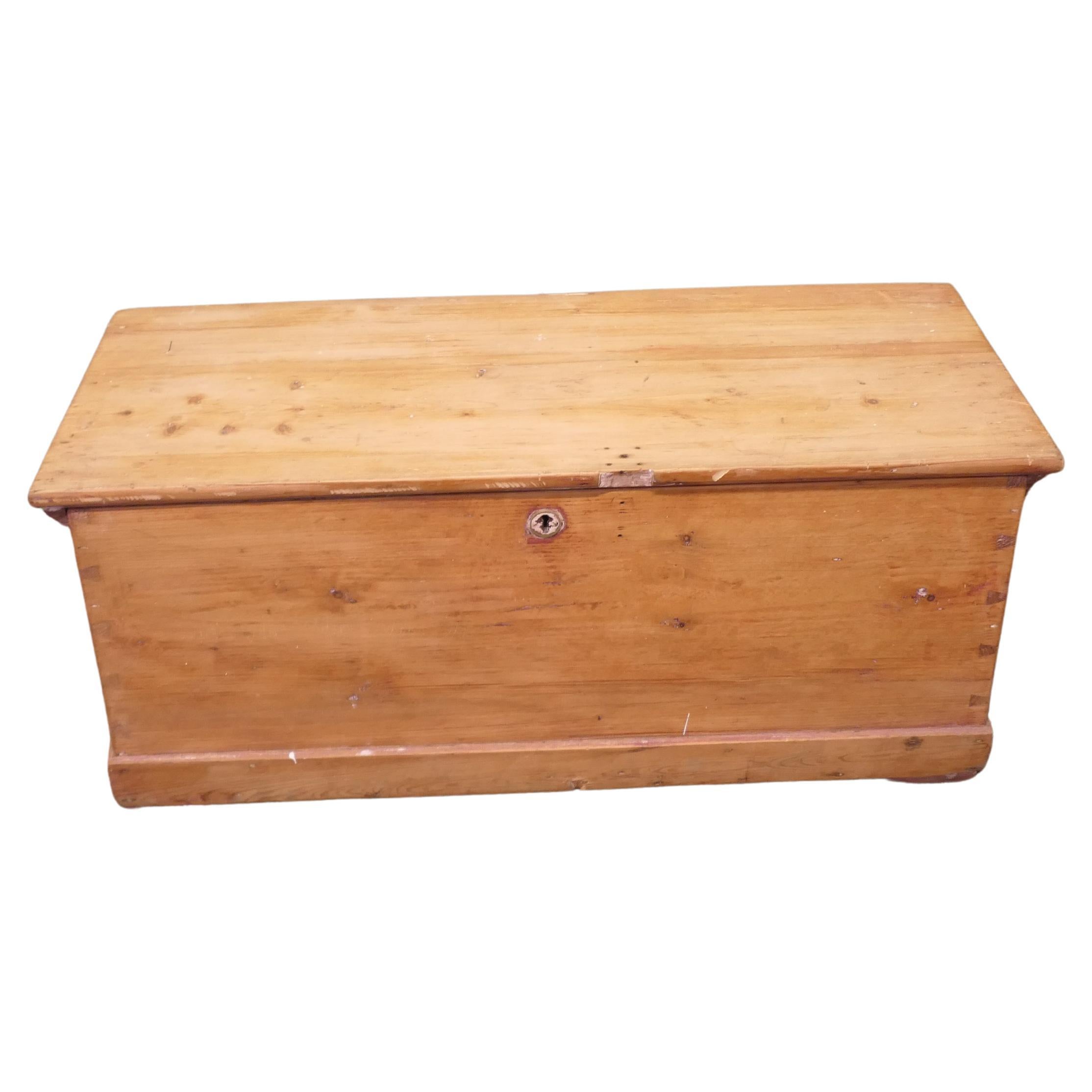 Baule da carrozza in pino di alta qualità