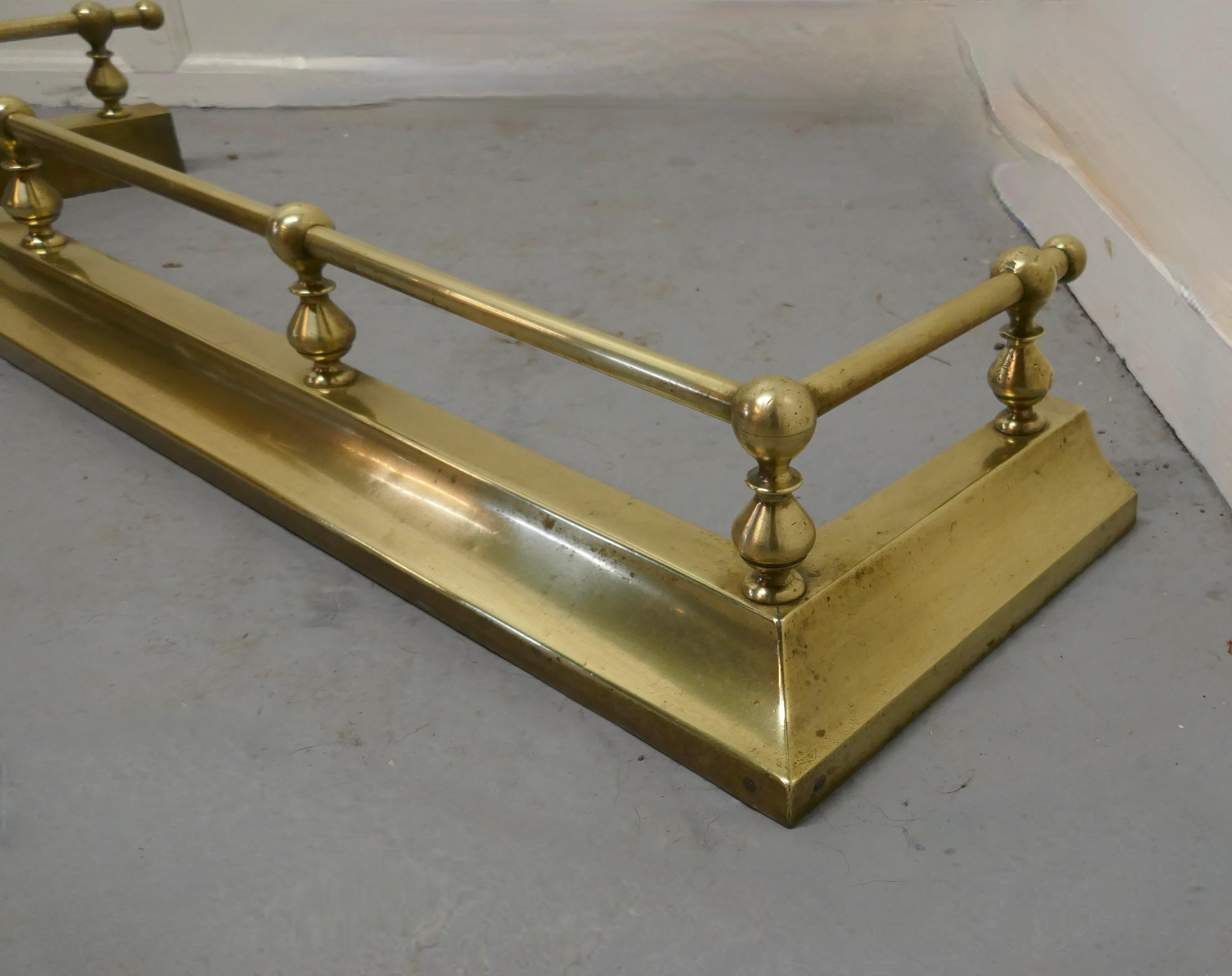 19th Century Heavy Quality Victorian Brass Fender